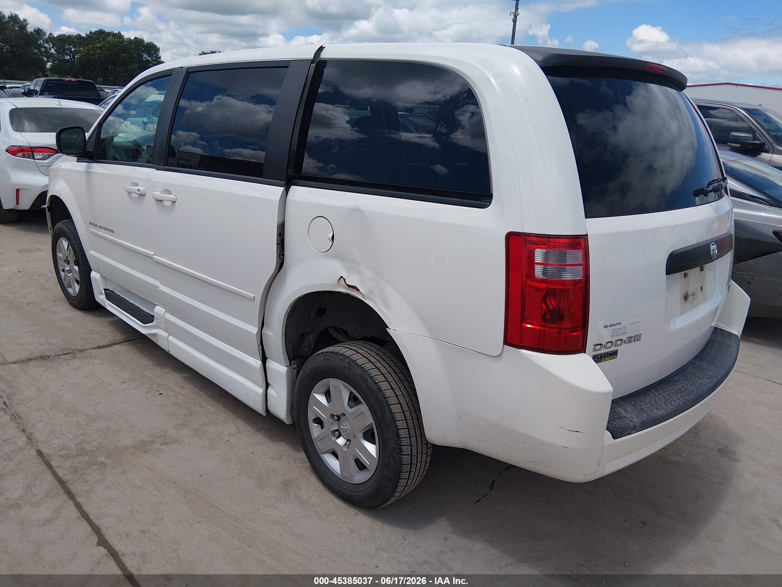 2010 Dodge Grand Caravan Se White vin: 2D4RN4DE0AR296587