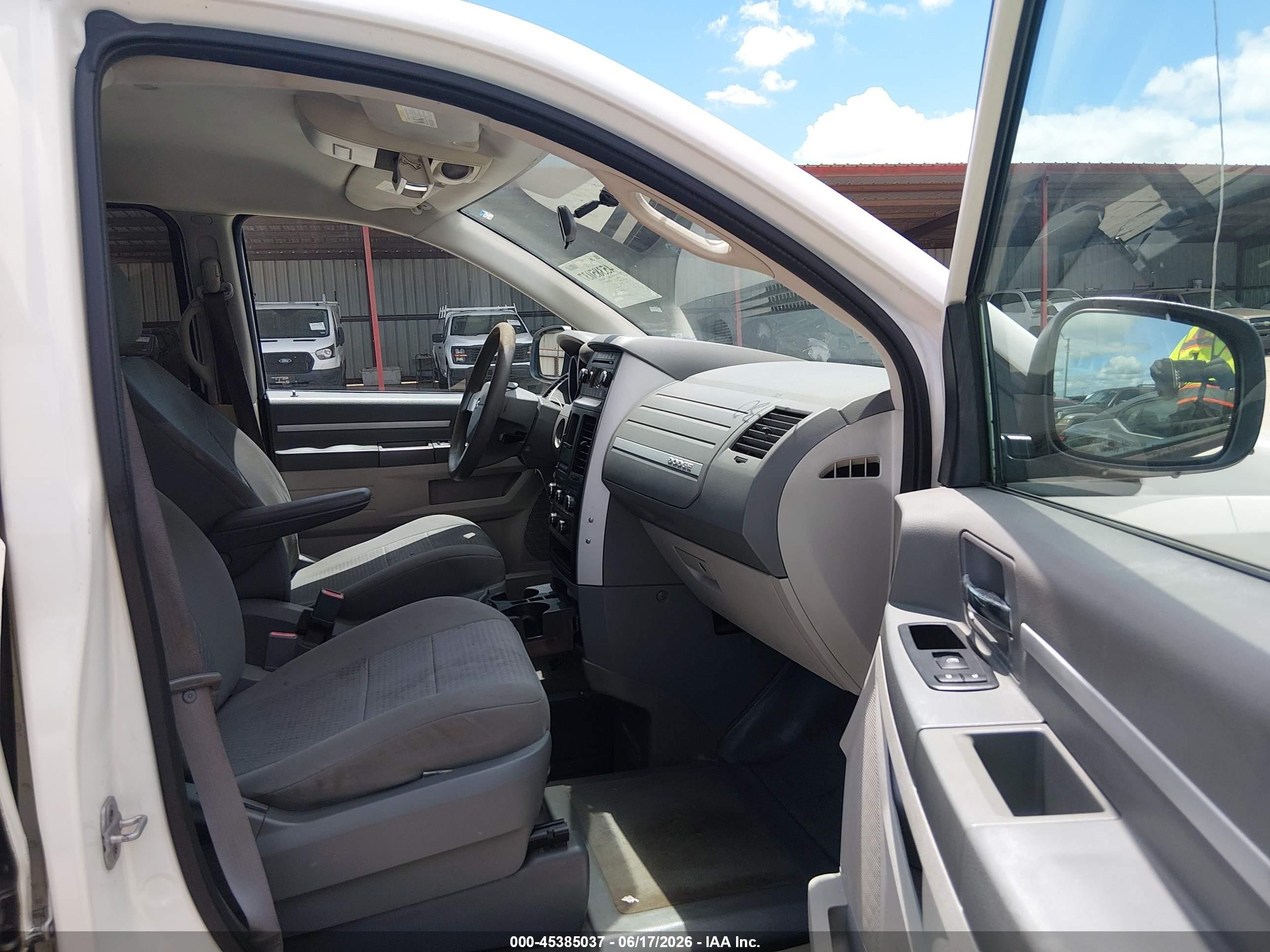 2010 Dodge Grand Caravan Se White vin: 2D4RN4DE0AR296587