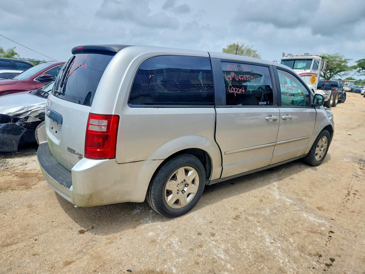 2010 Dodge Grand Caravan Se Silver vin: 2D4RN4DE0AR341608