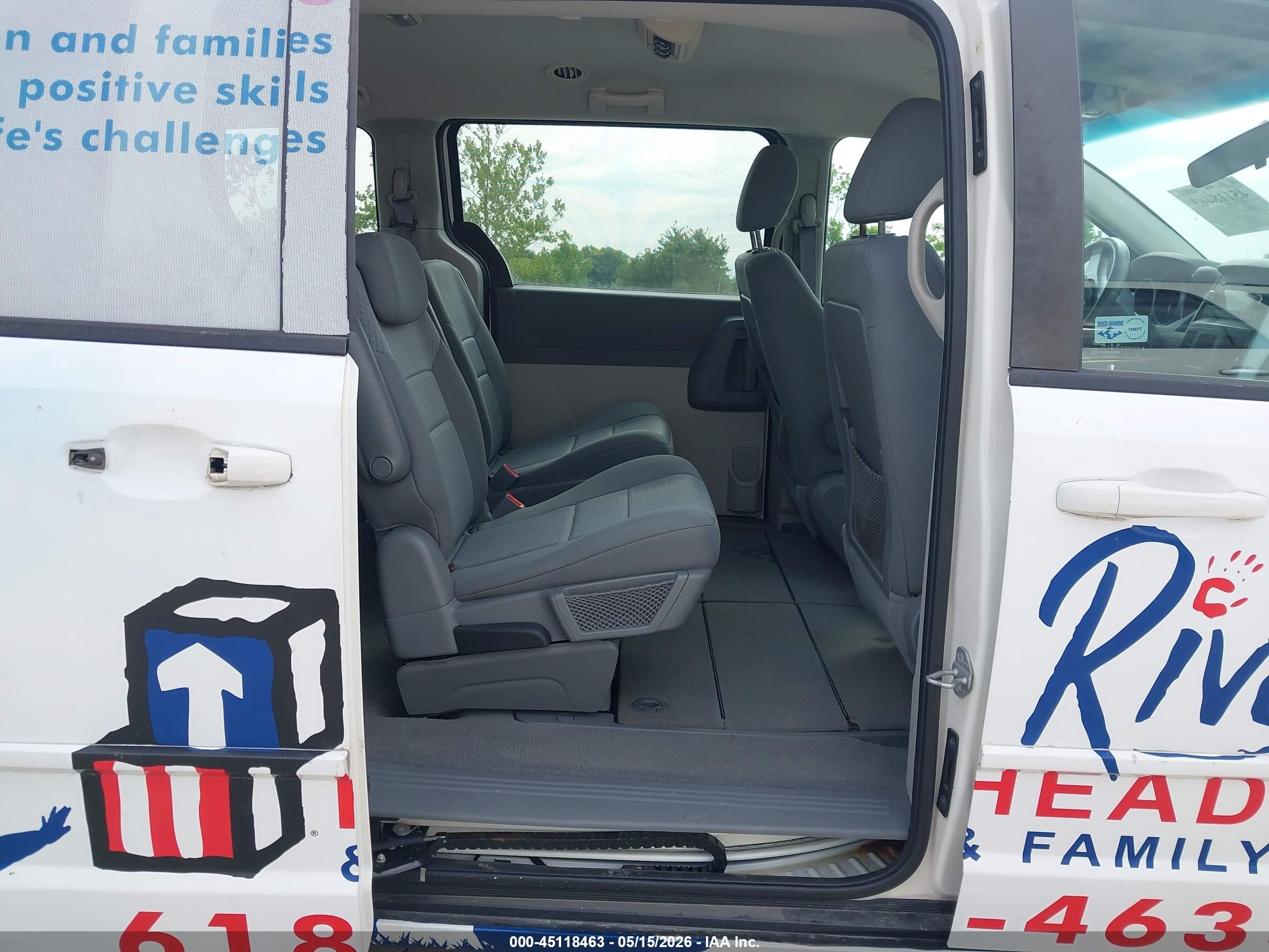 2010 Dodge Grand Caravan Se White vin: 2D4RN4DE1AR160680