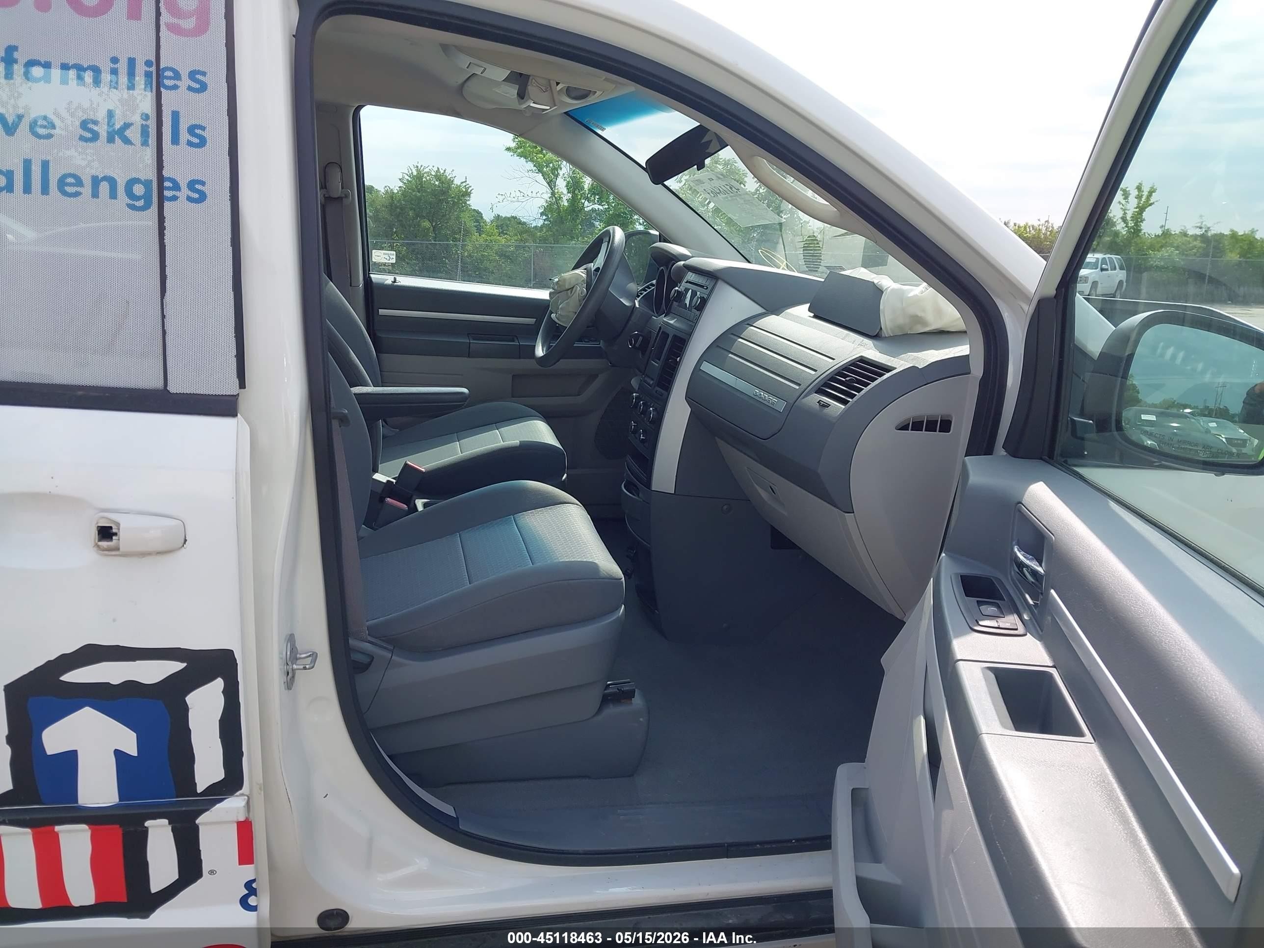 2010 Dodge Grand Caravan Se White vin: 2D4RN4DE1AR160680