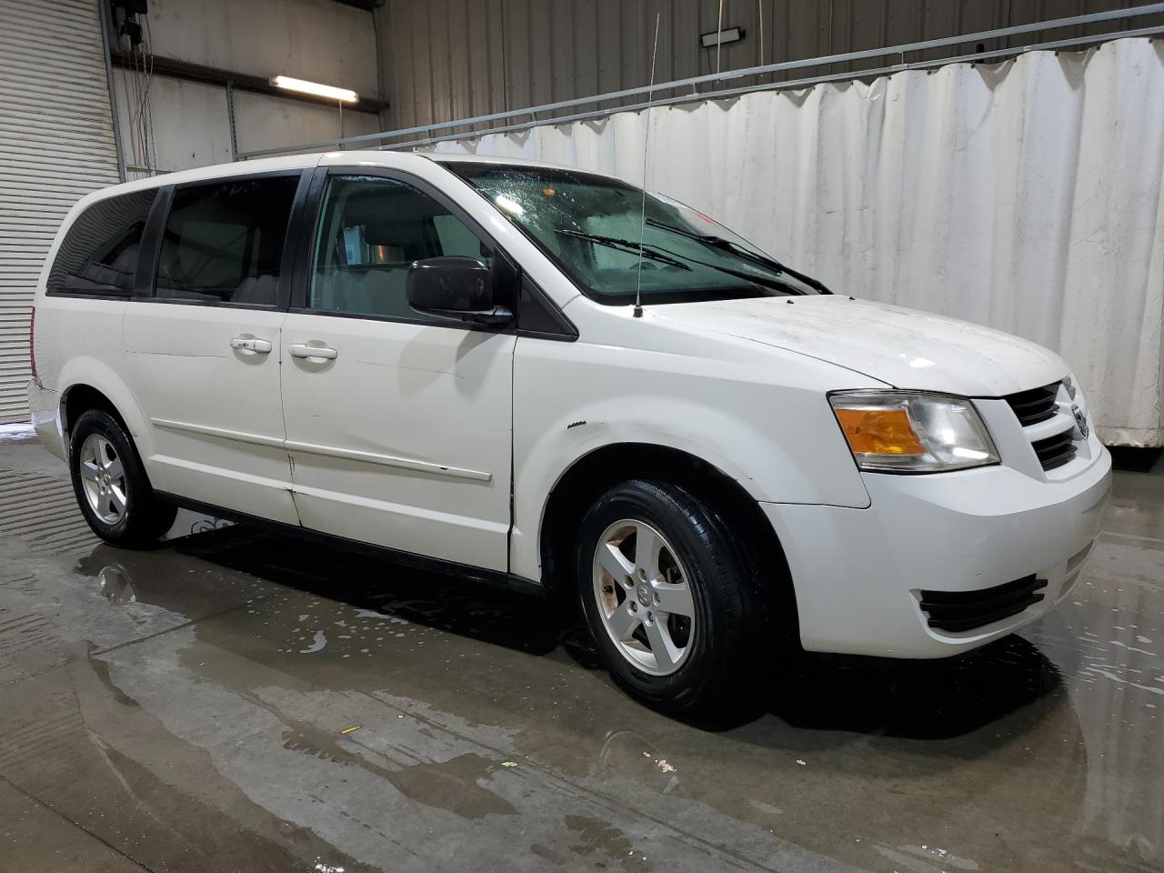 2010 Dodge Grand Caravan Se White vin: 2D4RN4DE1AR216472 Damage: Right Front Door, Dent(S) W/ Paint Dmg, > 12 Inches