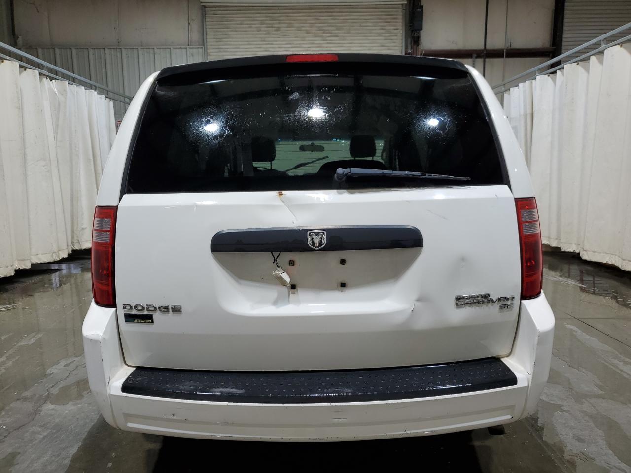 2010 Dodge Grand Caravan Se White vin: 2D4RN4DE1AR216472 Damage: Lift Gate, Dent(S) W/ Paint Dmg, > 12 Inches