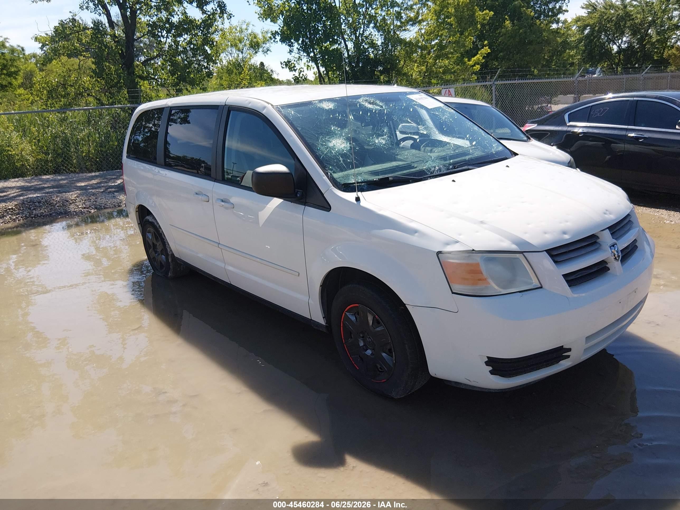 2010 Dodge Grand Caravan Se Белый vin: 2D4RN4DE1AR224281