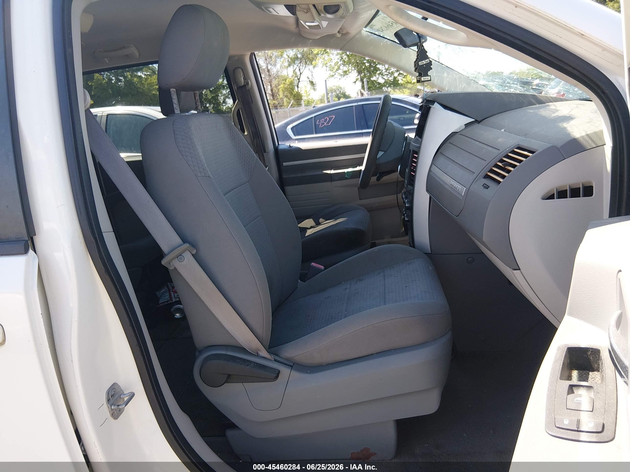 2010 Dodge Grand Caravan Se White vin: 2D4RN4DE1AR224281
