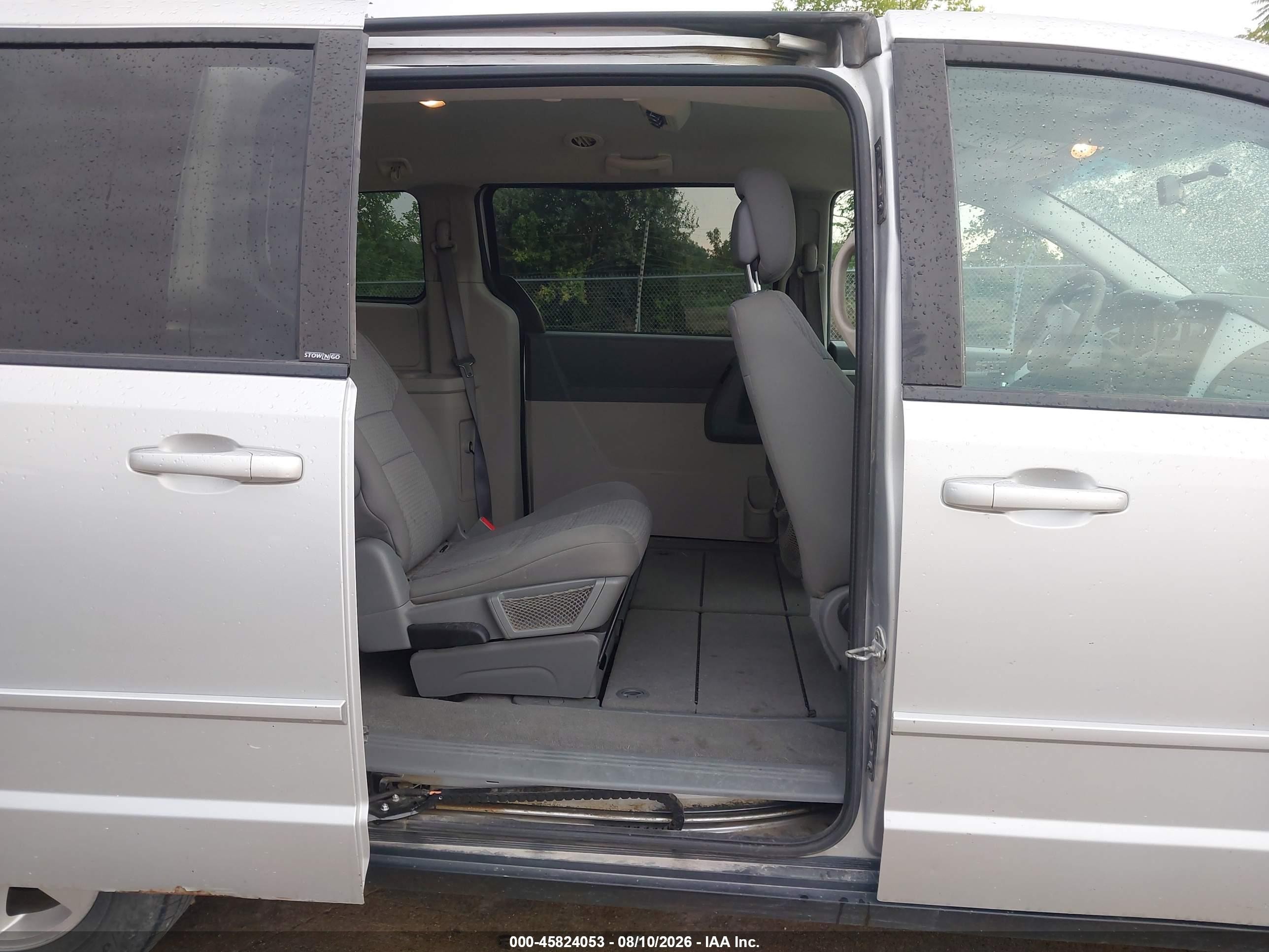 2010 Dodge Grand Caravan Se Gray vin: 2D4RN4DE1AR268149