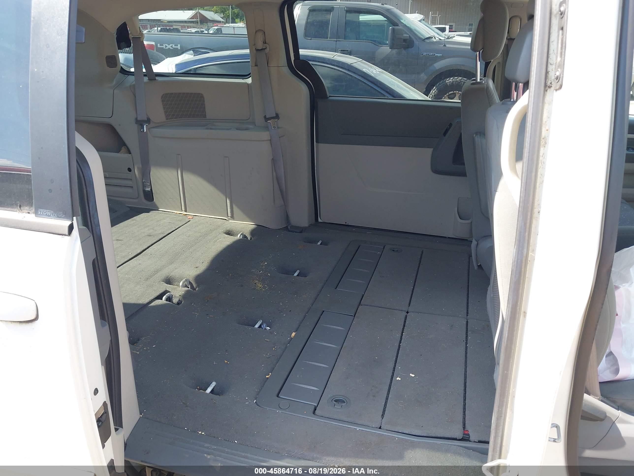 2010 Dodge Grand Caravan Se White vin: 2D4RN4DE1AR303918