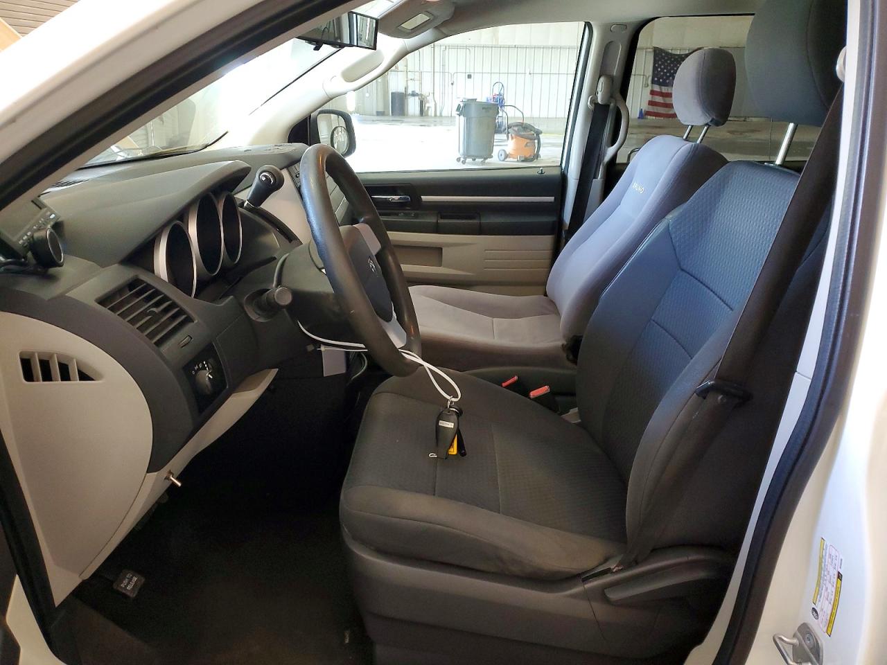 2010 Dodge Grand Caravan Se White vin: 2D4RN4DE2AR102268