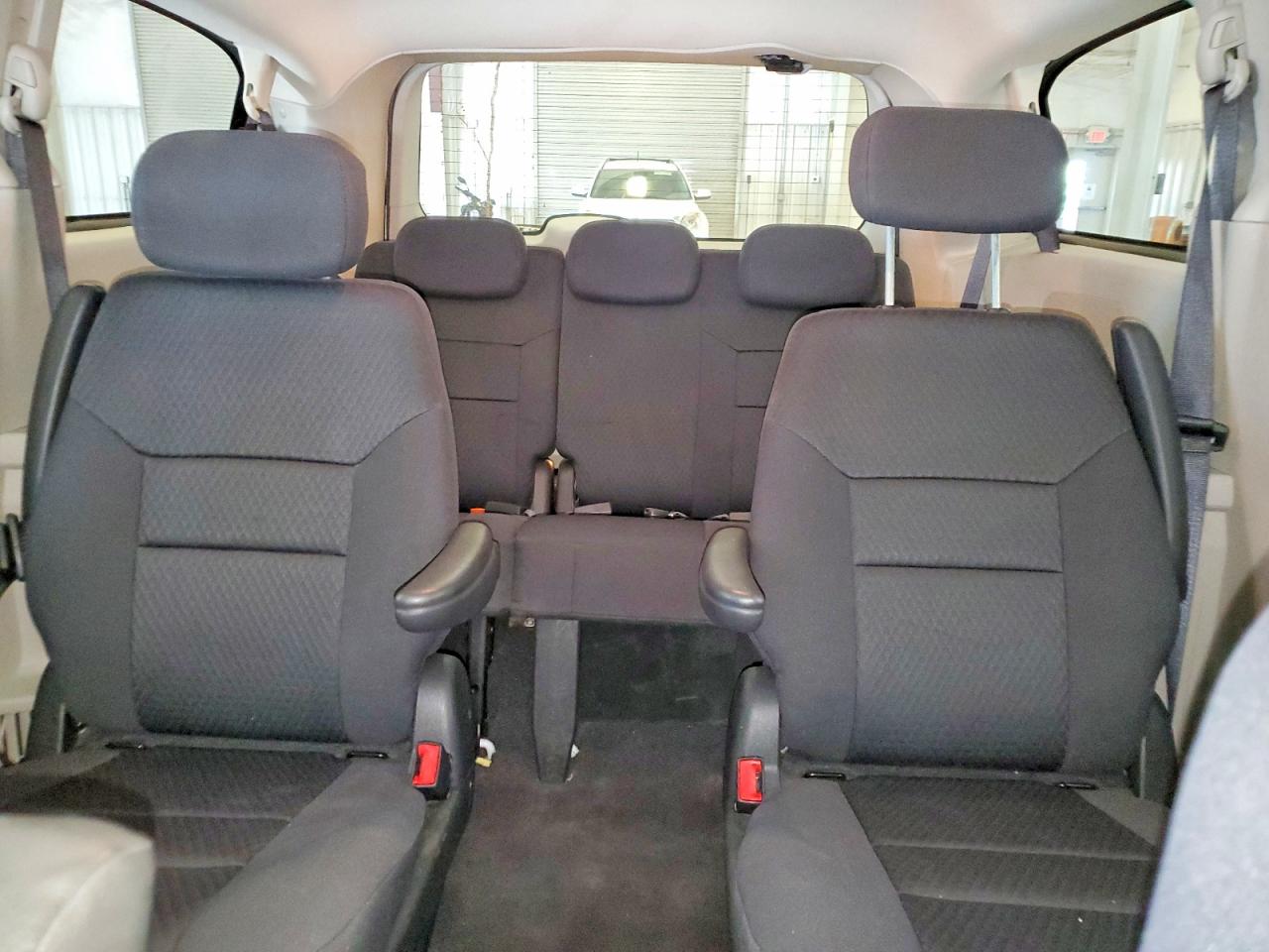 2010 Dodge Grand Caravan Se White vin: 2D4RN4DE2AR102268