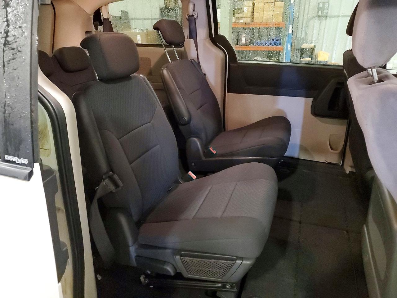 2010 Dodge Grand Caravan Se White vin: 2D4RN4DE2AR102268