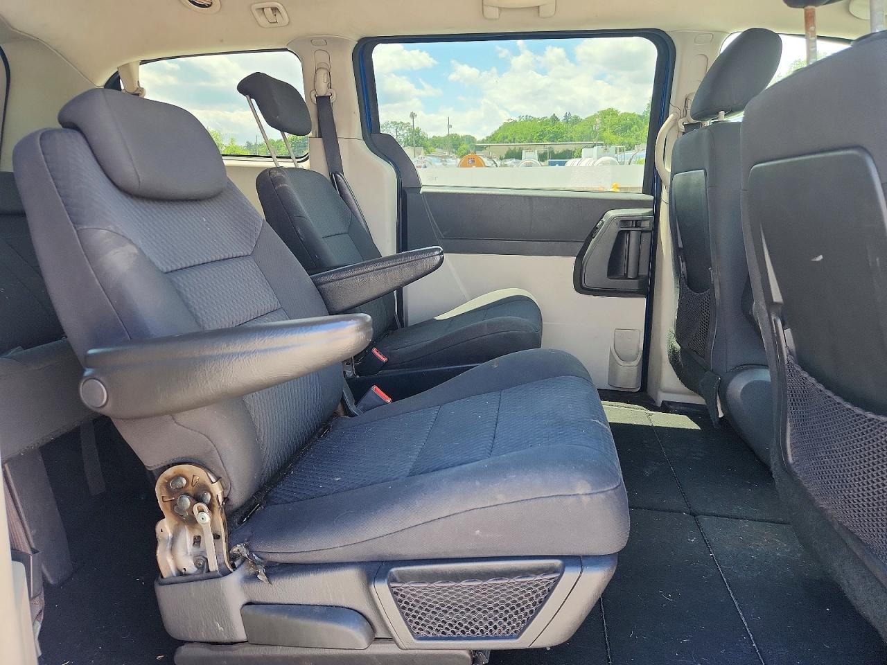 2010 Dodge Grand Caravan Se Blue vin: 2D4RN4DE2AR108085
