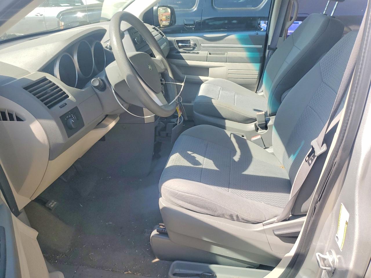 2010 Dodge Grand Caravan Se Silver vin: 2D4RN4DE2AR111374