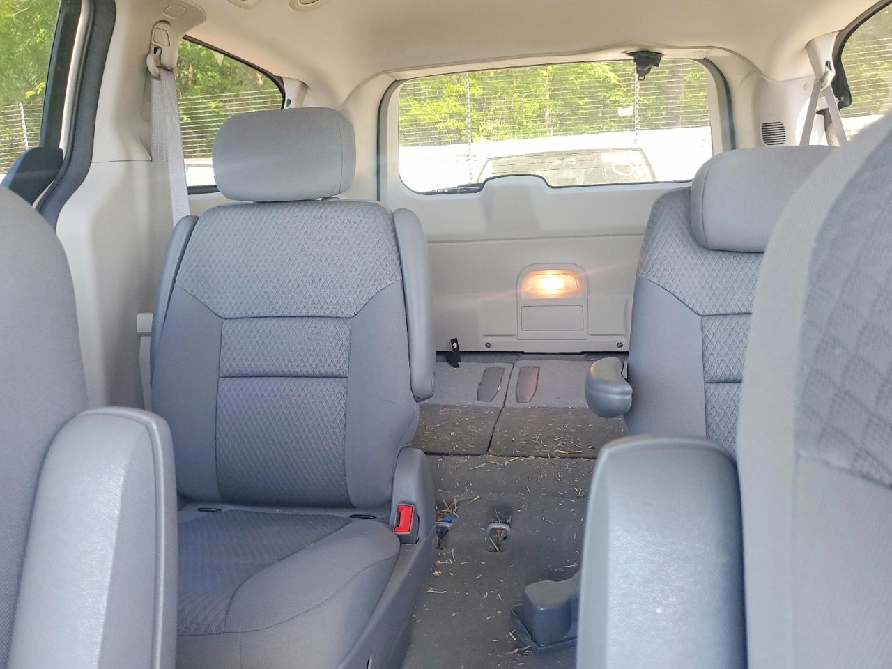 2010 Dodge Grand Caravan Se Silver vin: 2D4RN4DE2AR111374