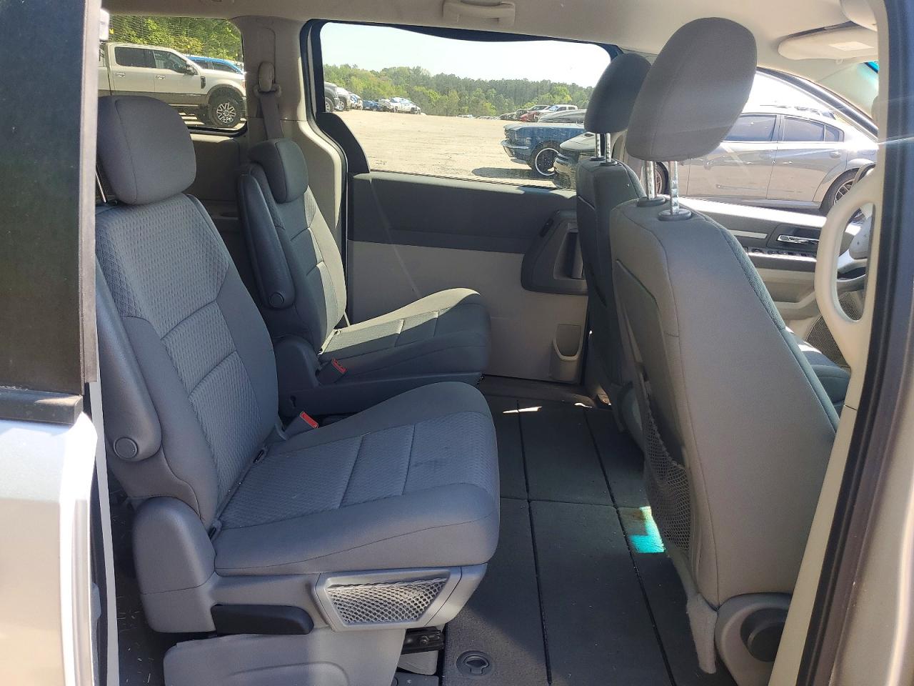 2010 Dodge Grand Caravan Se Silver vin: 2D4RN4DE2AR111374
