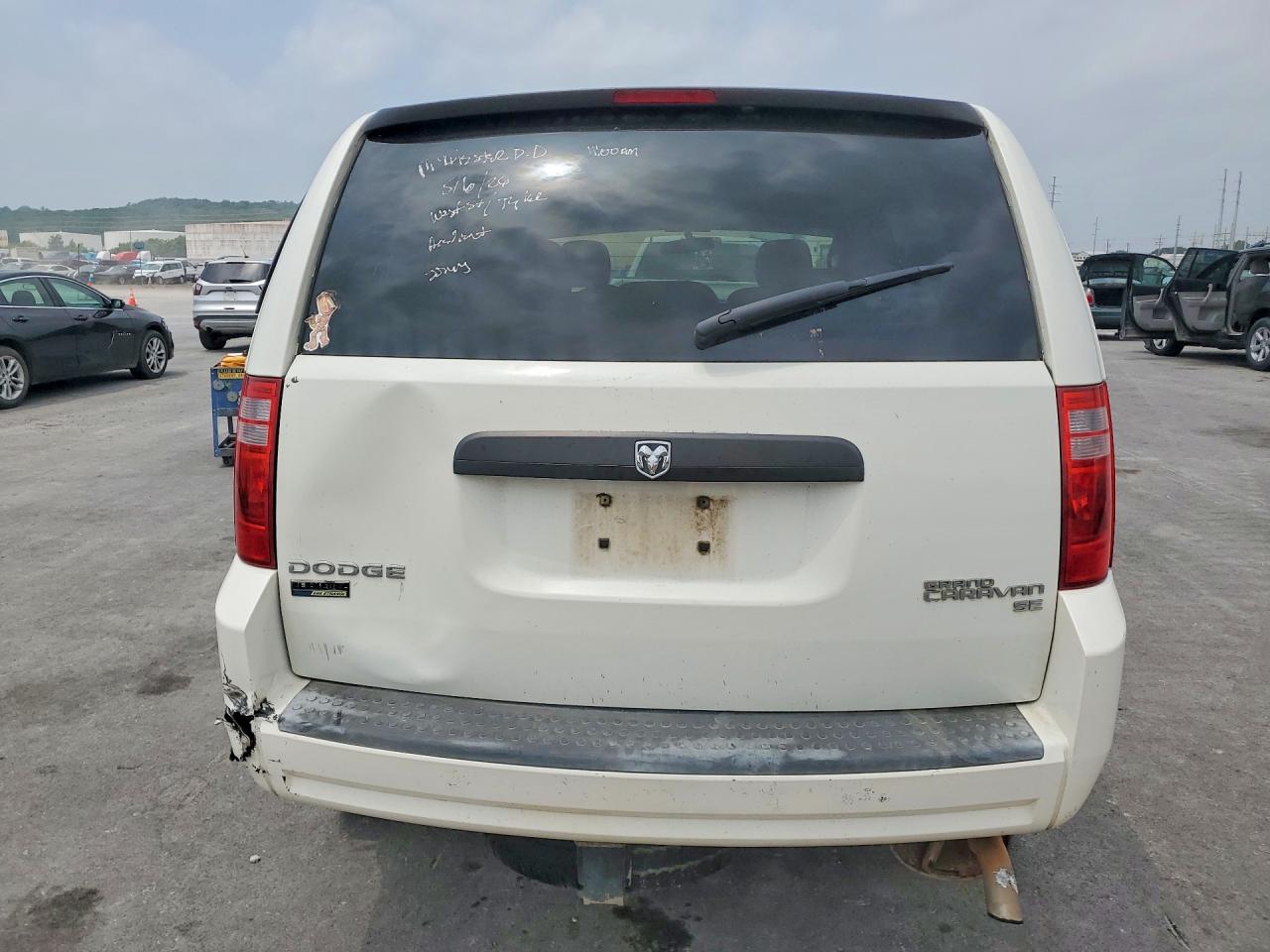 2010 Dodge Grand Caravan Se White vin: 2D4RN4DE2AR127204