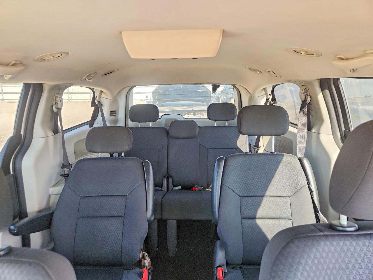 2010 Dodge Grand Caravan Se Silver vin: 2D4RN4DE2AR161319