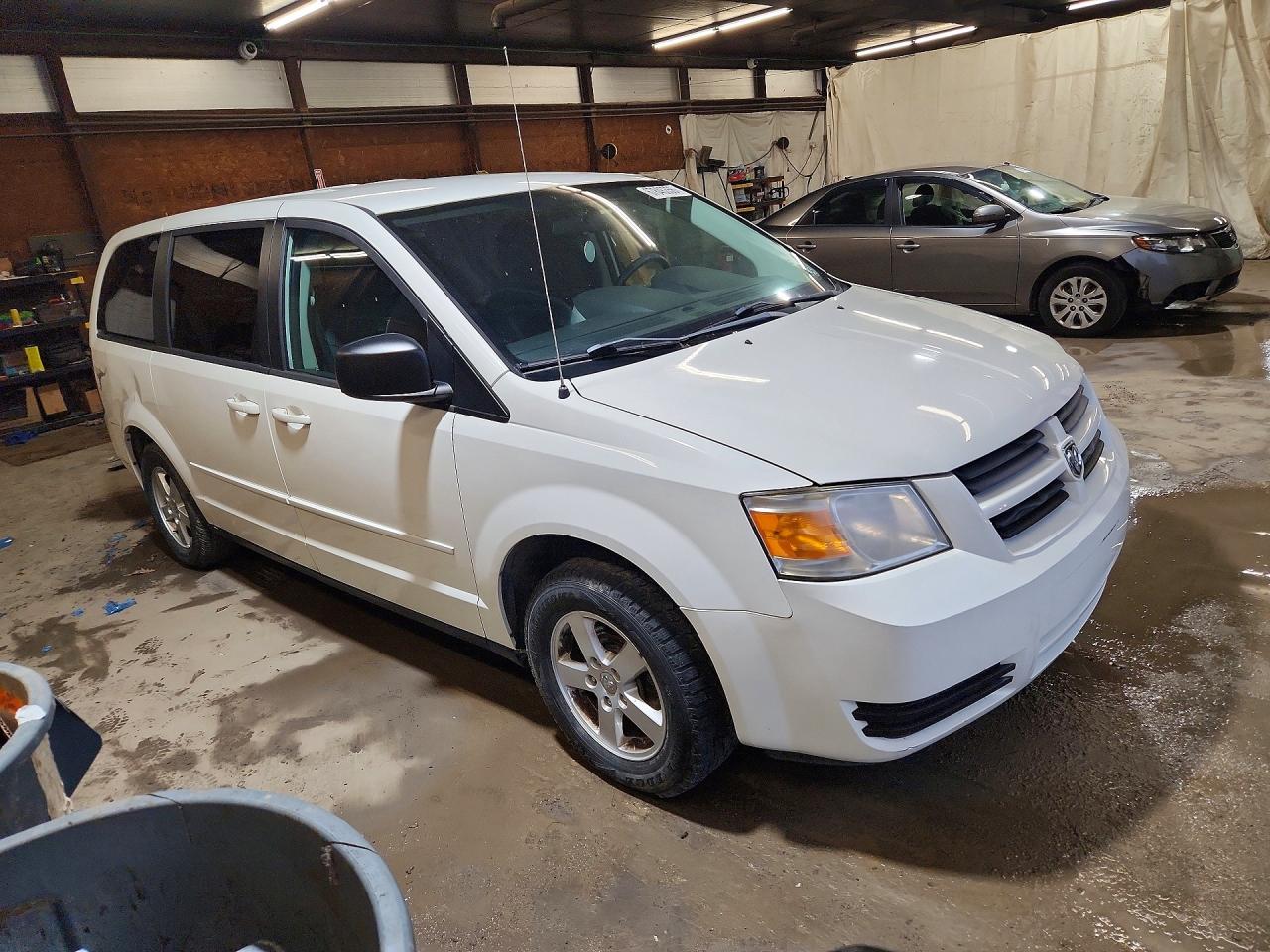 2010 Dodge Grand Caravan Se White vin: 2D4RN4DE2AR332795