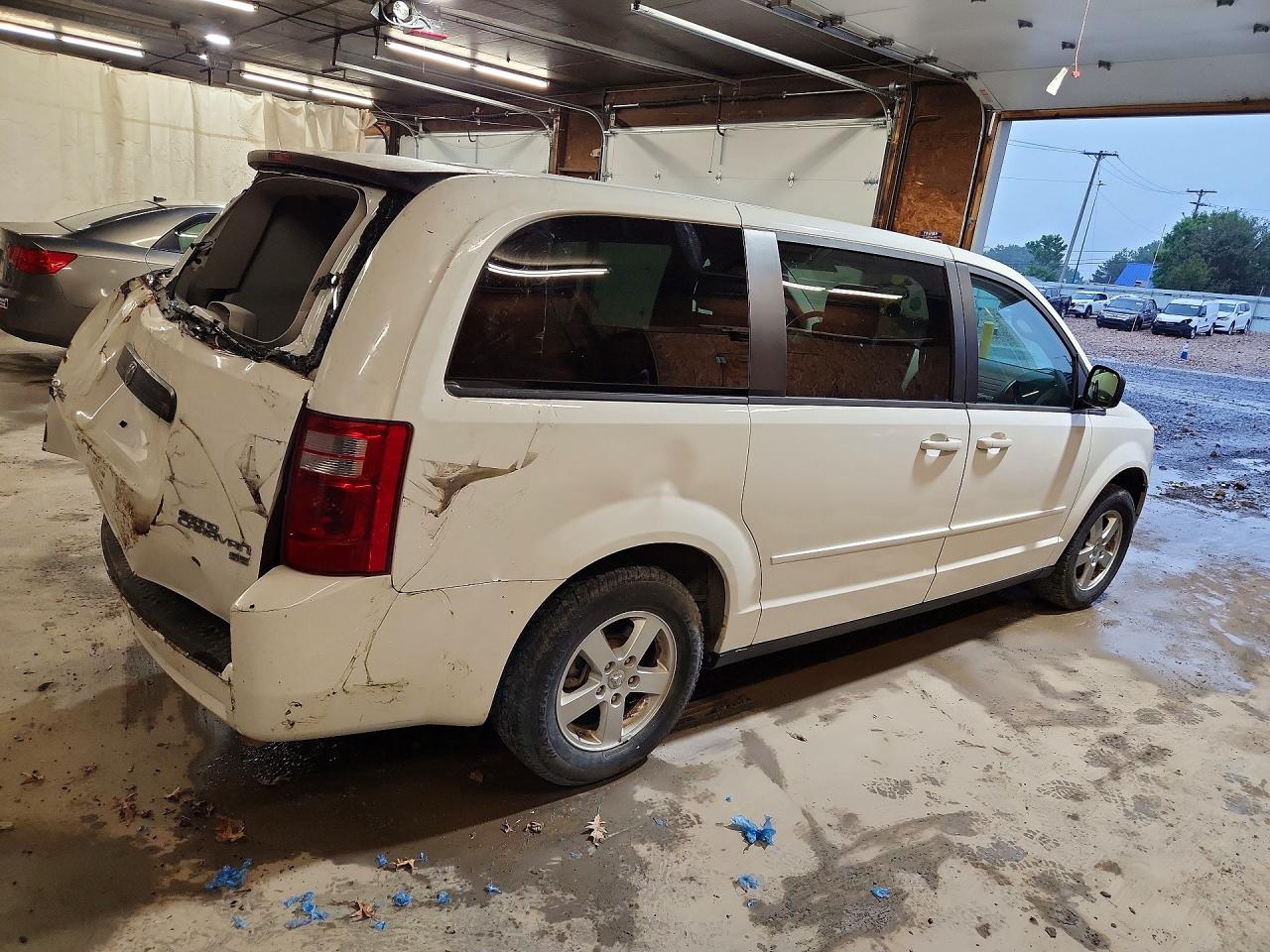 2010 Dodge Grand Caravan Se White vin: 2D4RN4DE2AR332795