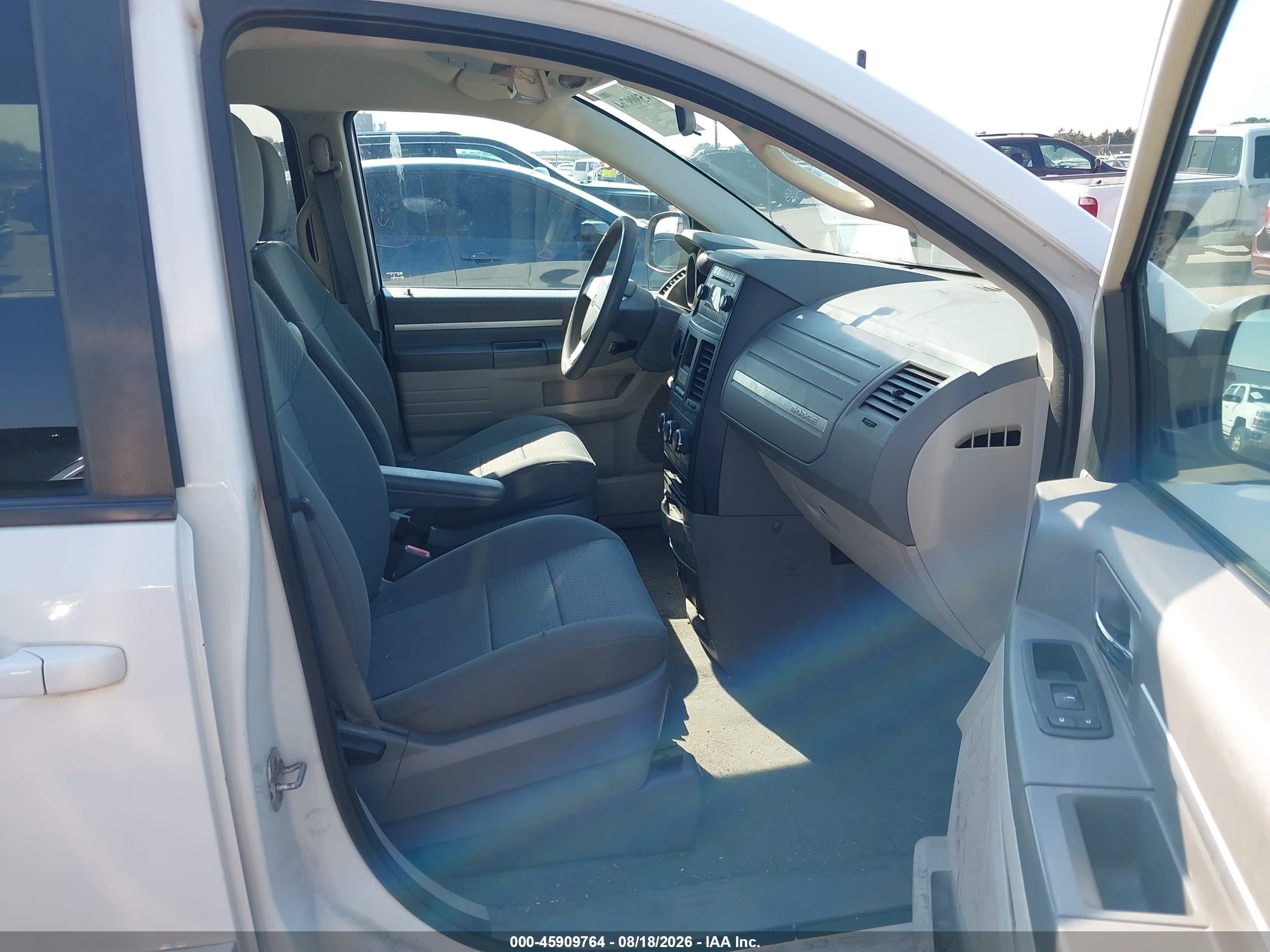 2010 Dodge Grand Caravan Se White vin: 2D4RN4DE2AR487105