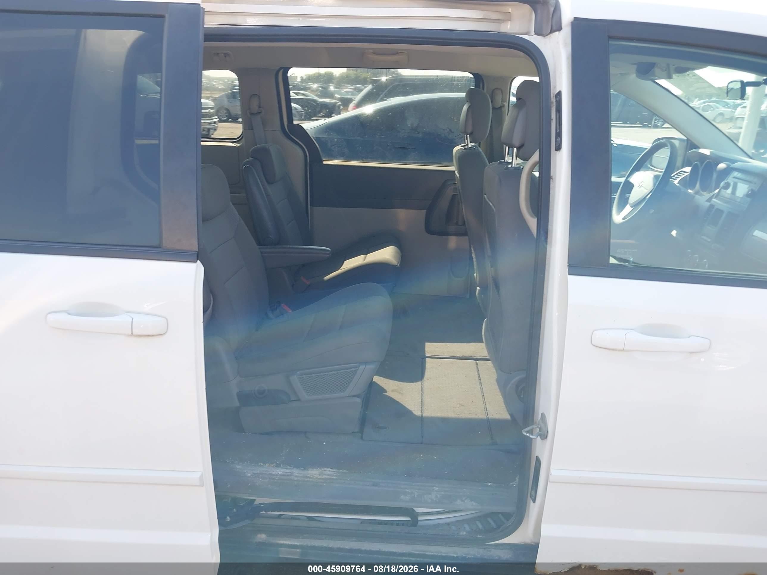 2010 Dodge Grand Caravan Se White vin: 2D4RN4DE2AR487105