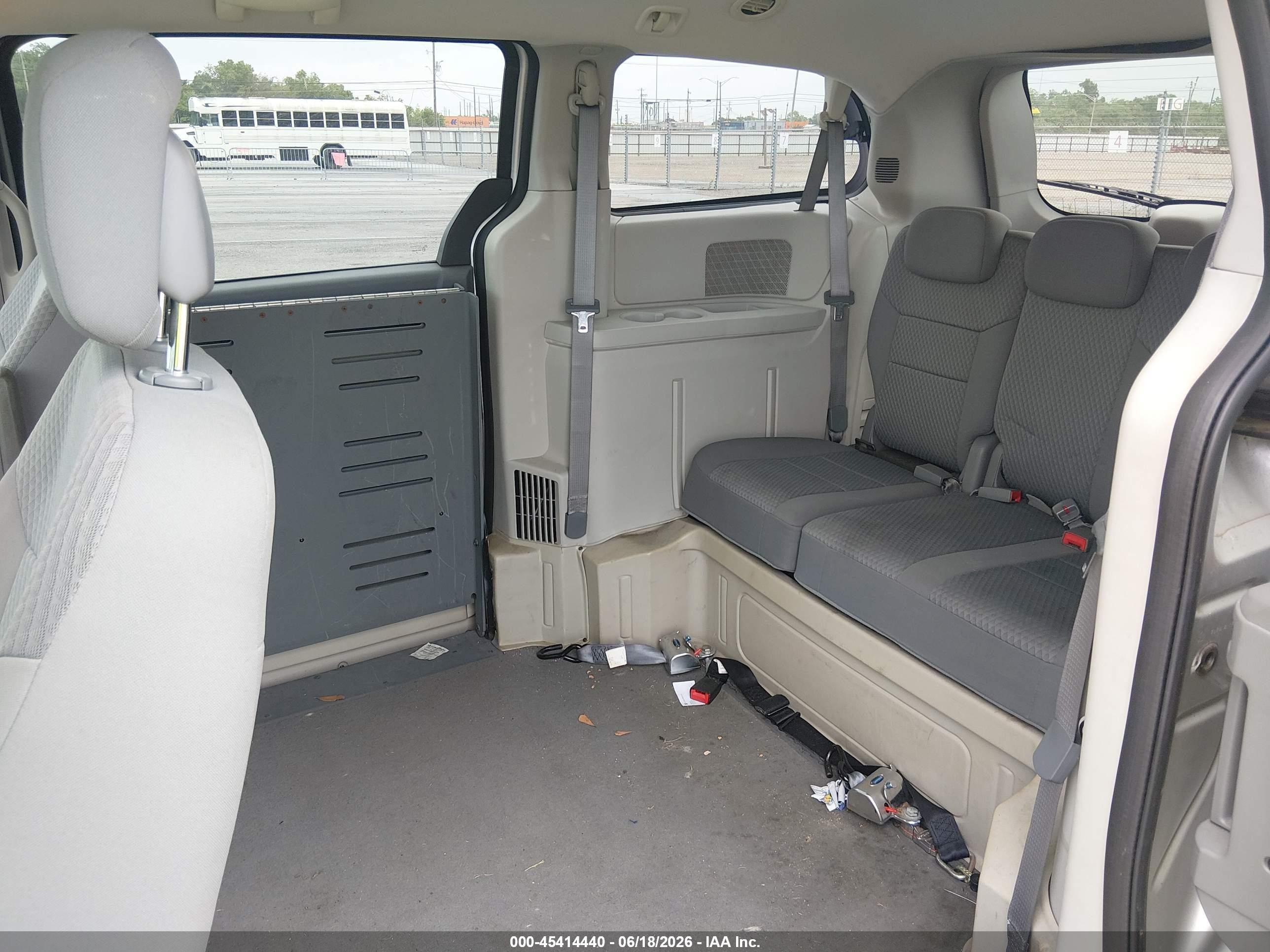 2010 Dodge Grand Caravan Se Silver vin: 2D4RN4DE2AR497584