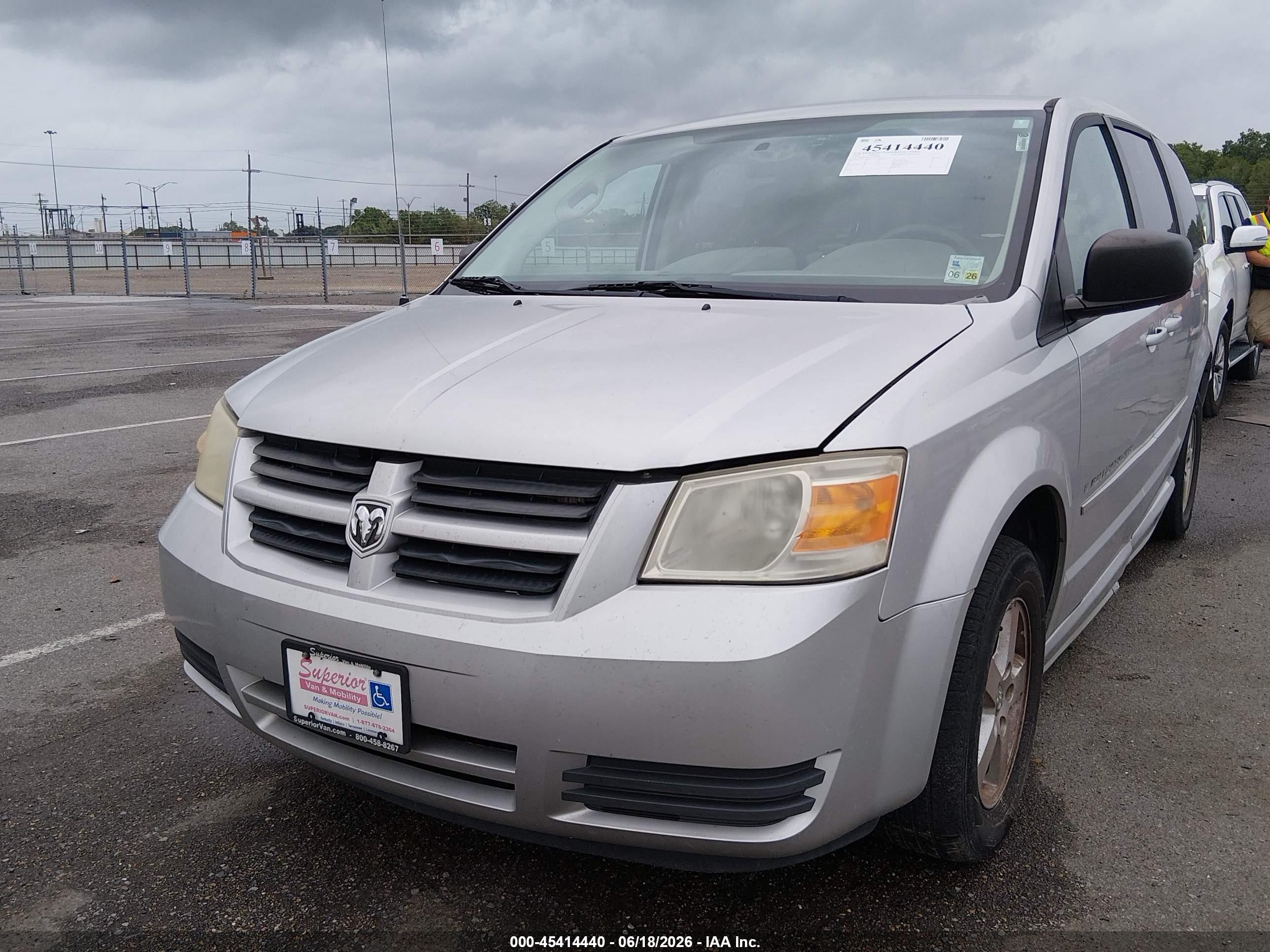 2010 Dodge Grand Caravan Se Silver vin: 2D4RN4DE2AR497584