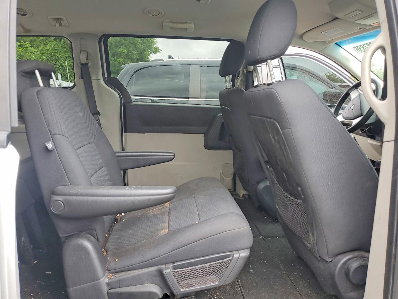 2010 Dodge Grand Caravan Se Silver vin: 2D4RN4DE3AR111092