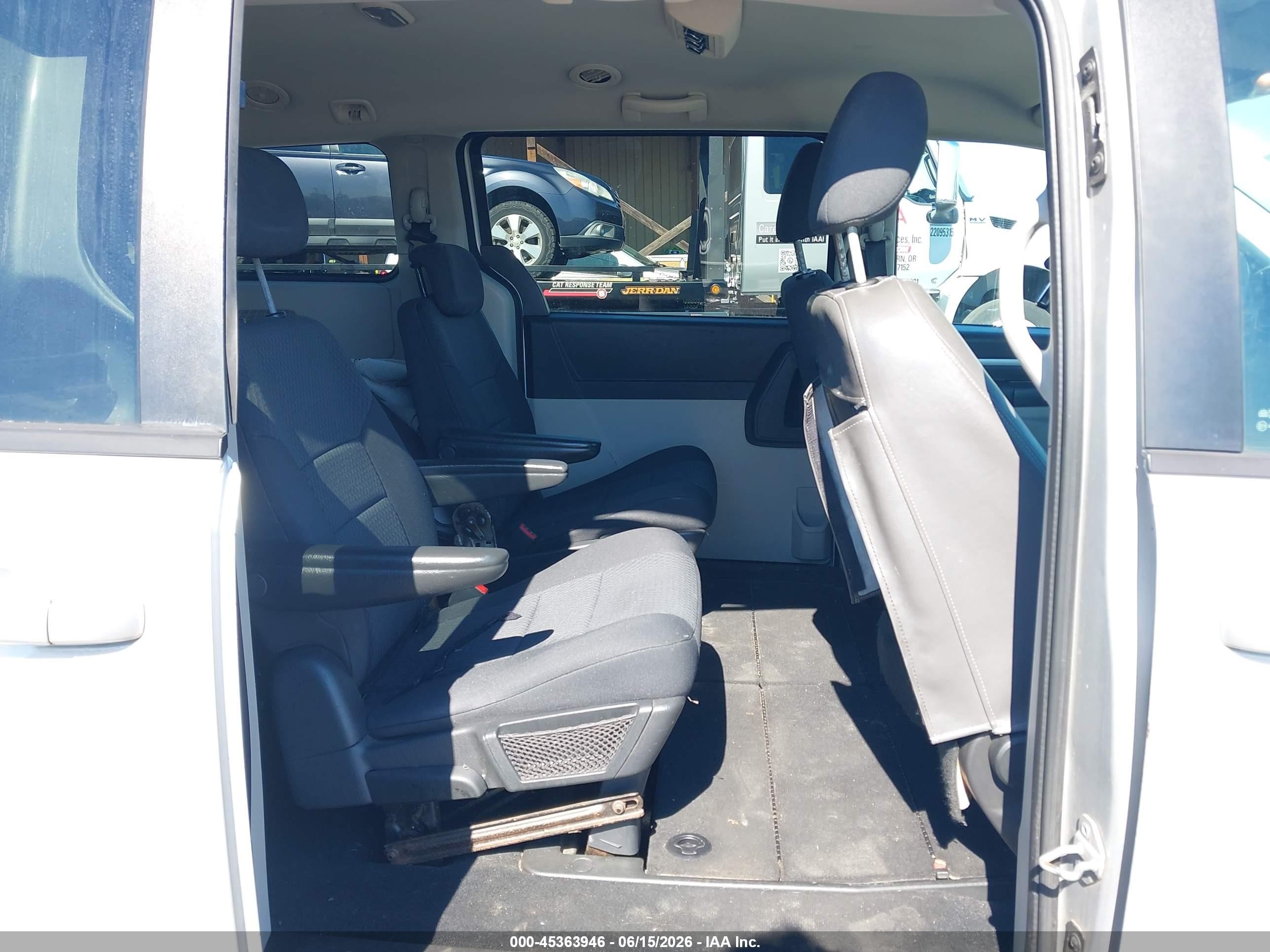 2010 Dodge Grand Caravan Se Silver vin: 2D4RN4DE4AR160852