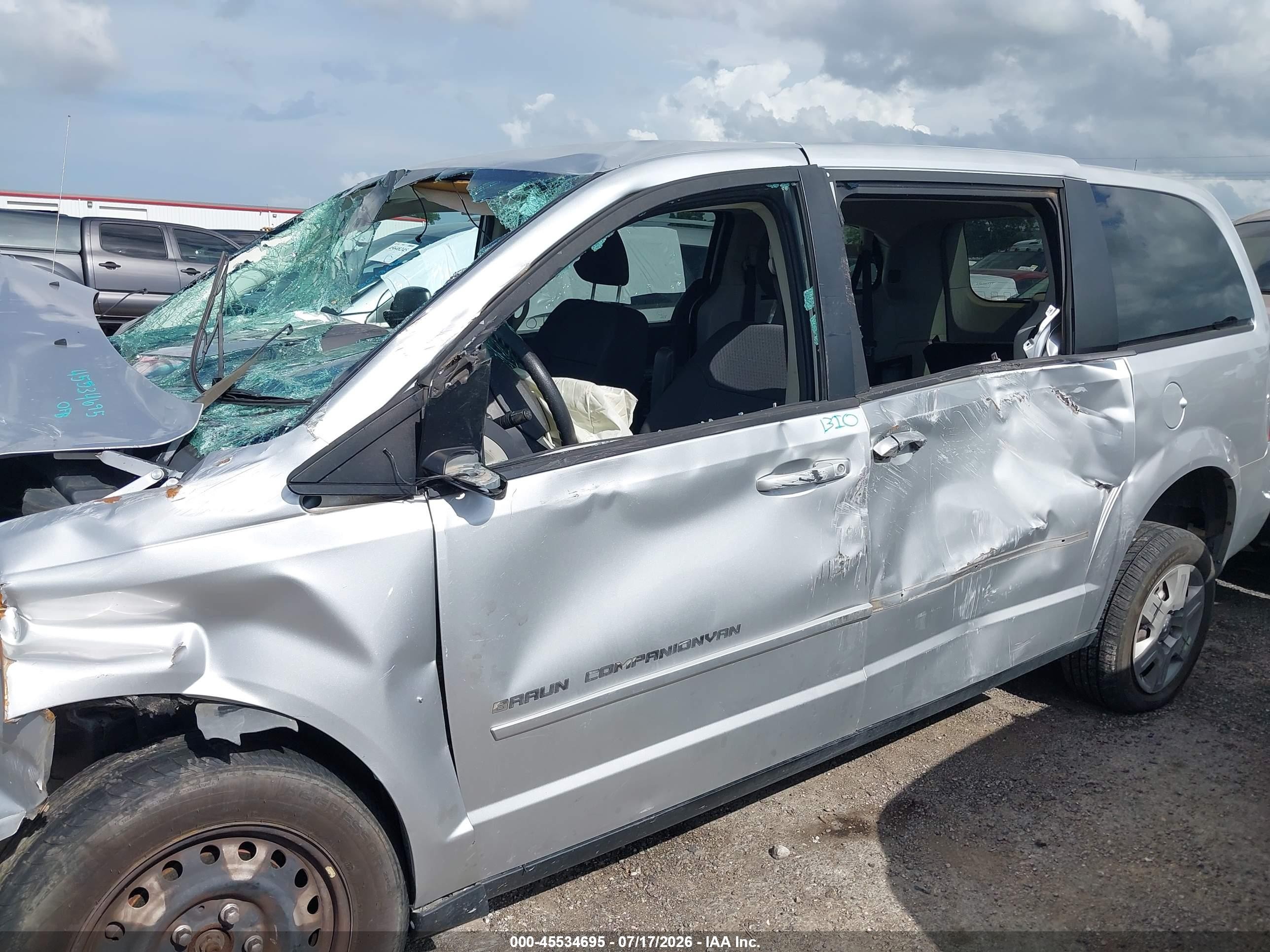 2010 Dodge Grand Caravan Se Silver vin: 2D4RN4DE4AR211539