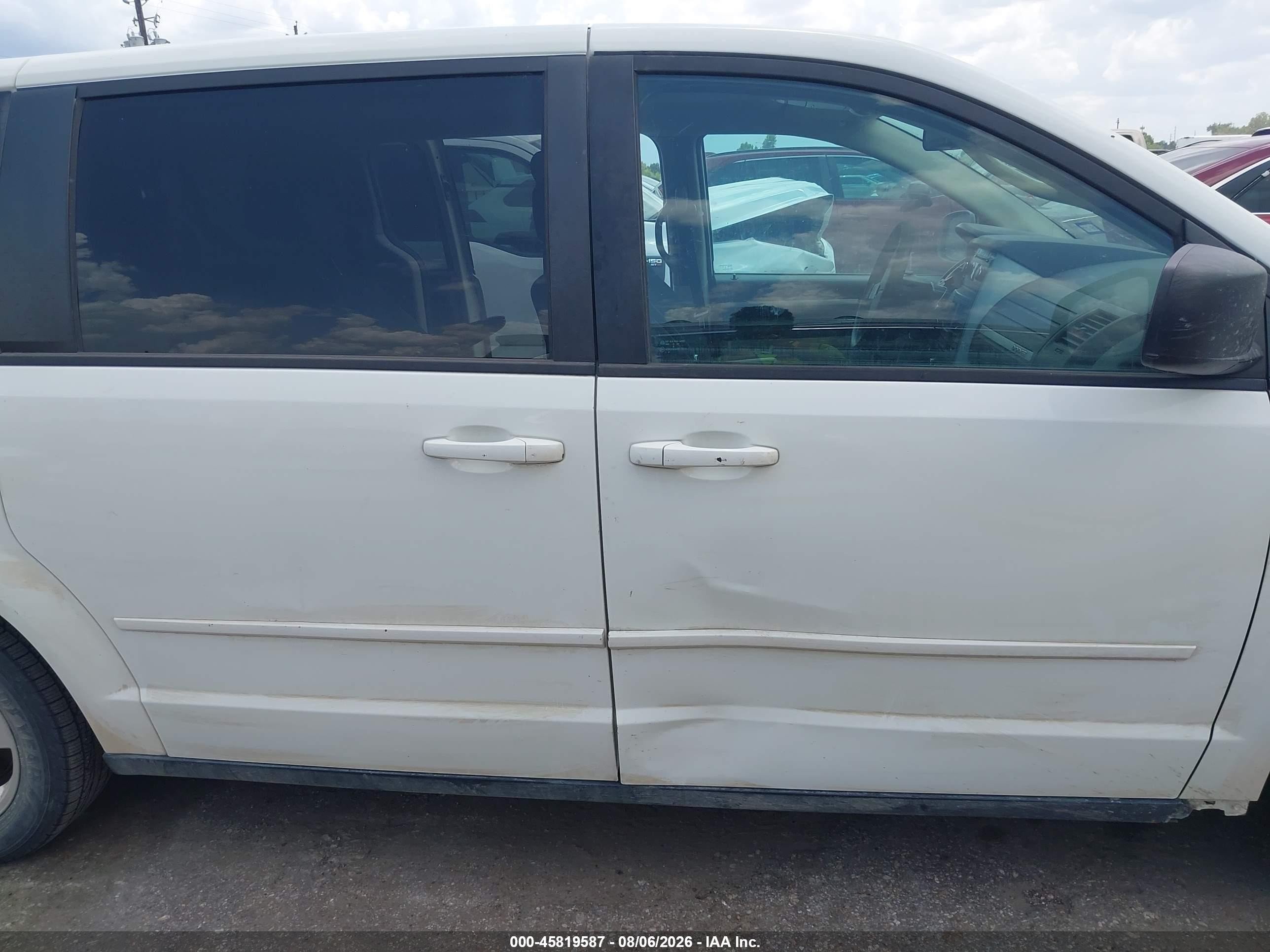 2010 Dodge Grand Caravan Se White vin: 2D4RN4DE4AR269537