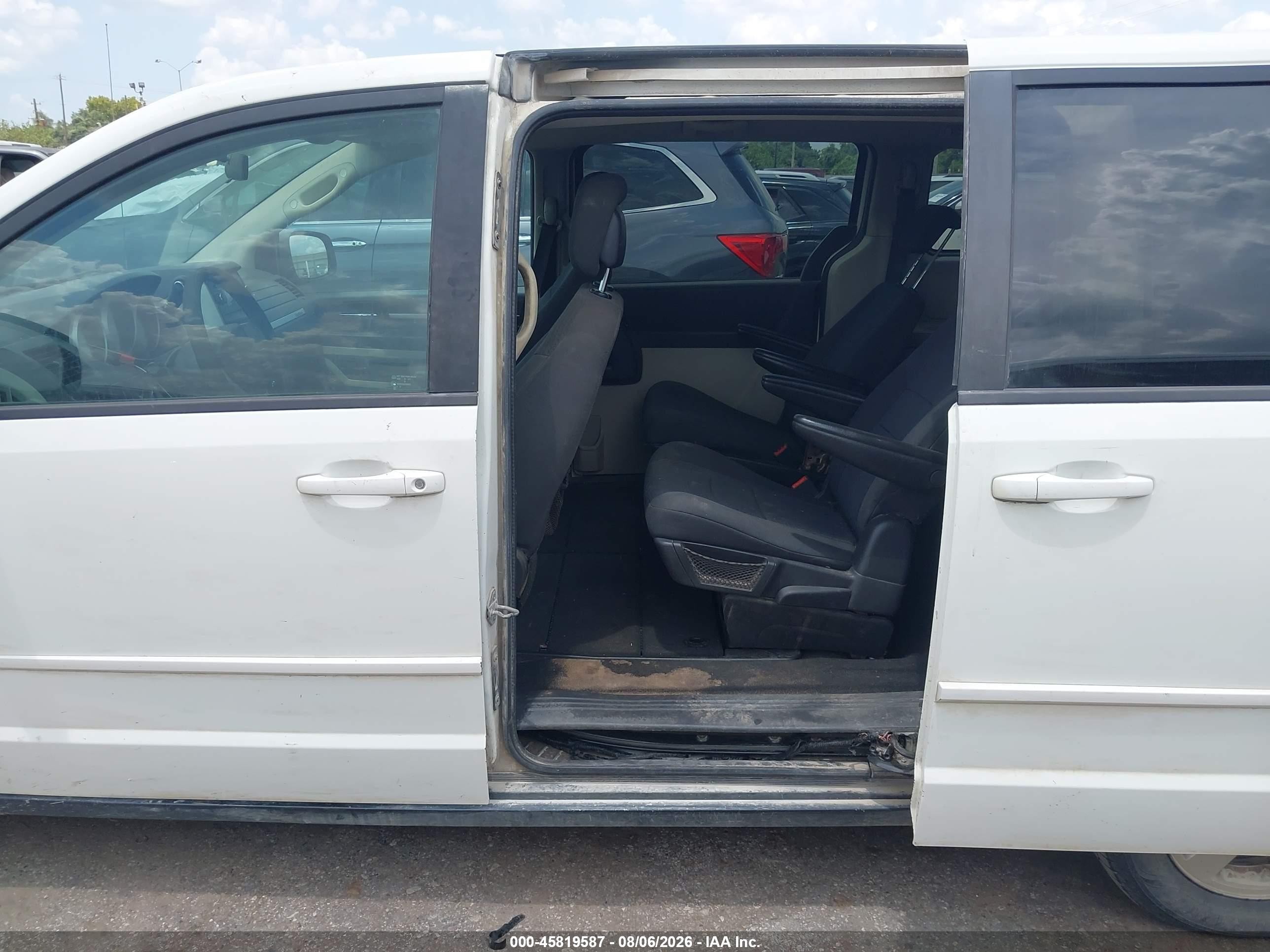 2010 Dodge Grand Caravan Se White vin: 2D4RN4DE4AR269537