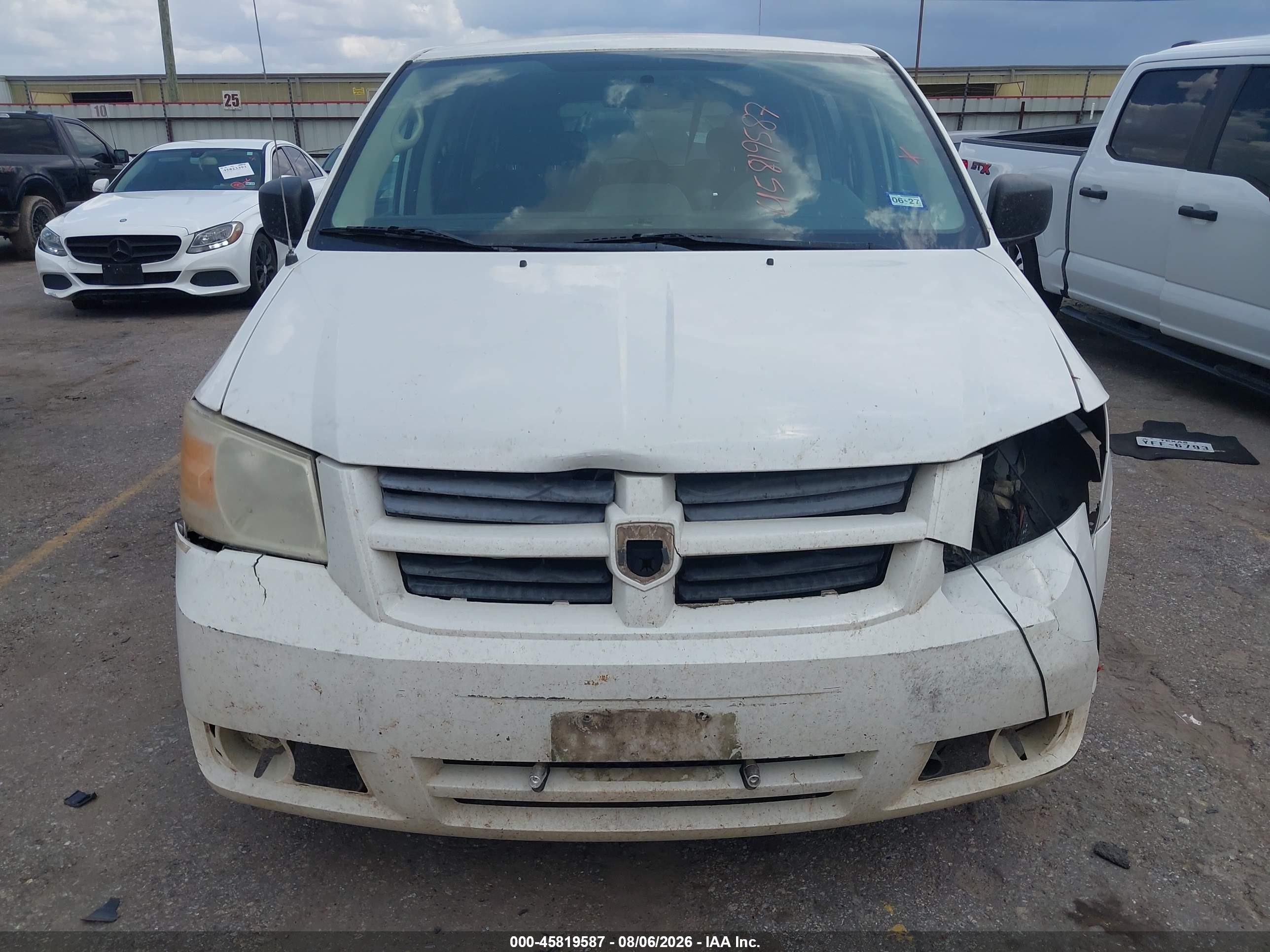 2010 Dodge Grand Caravan Se White vin: 2D4RN4DE4AR269537