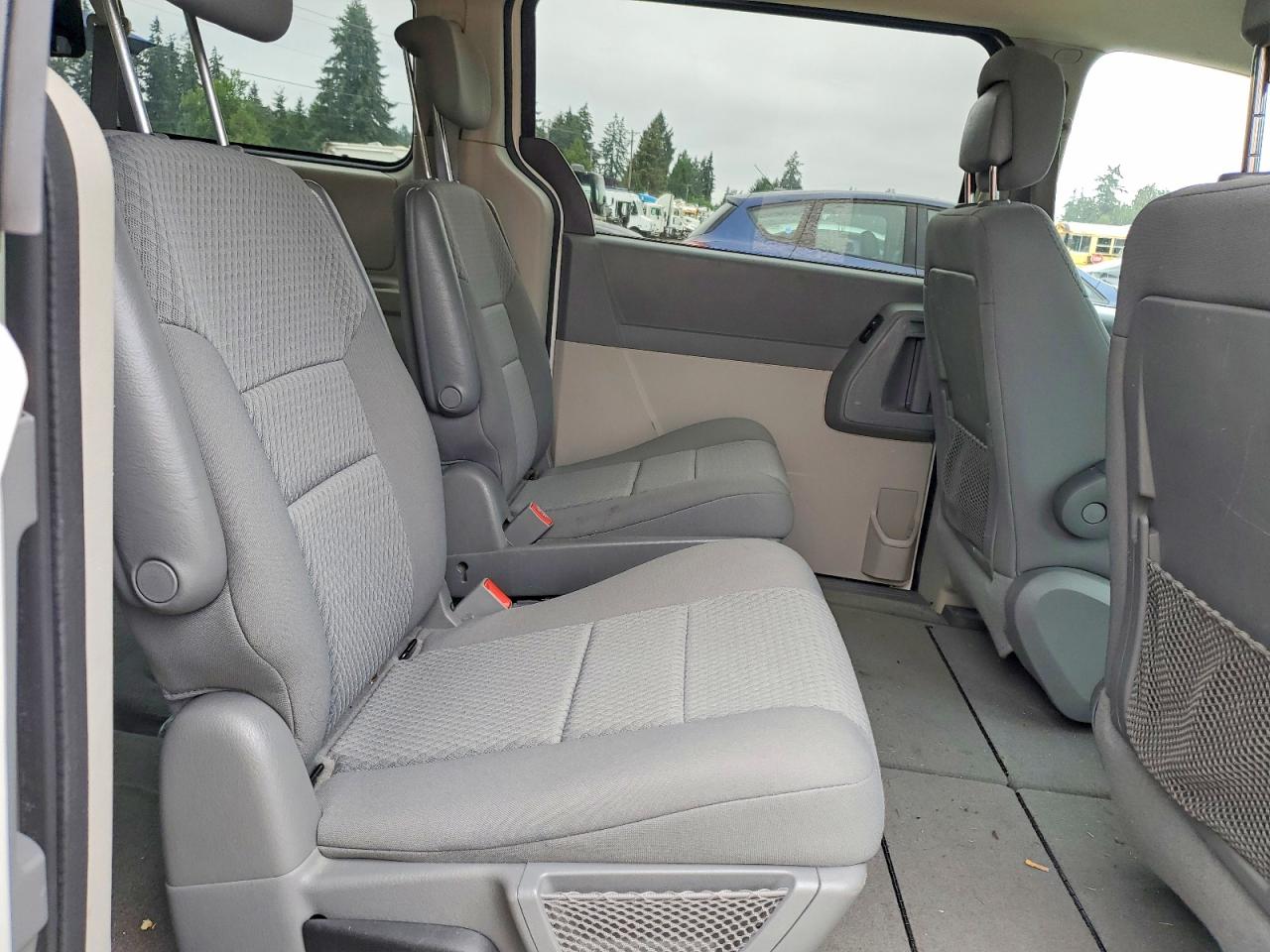2010 Dodge Grand Caravan Se White vin: 2D4RN4DE4AR335147