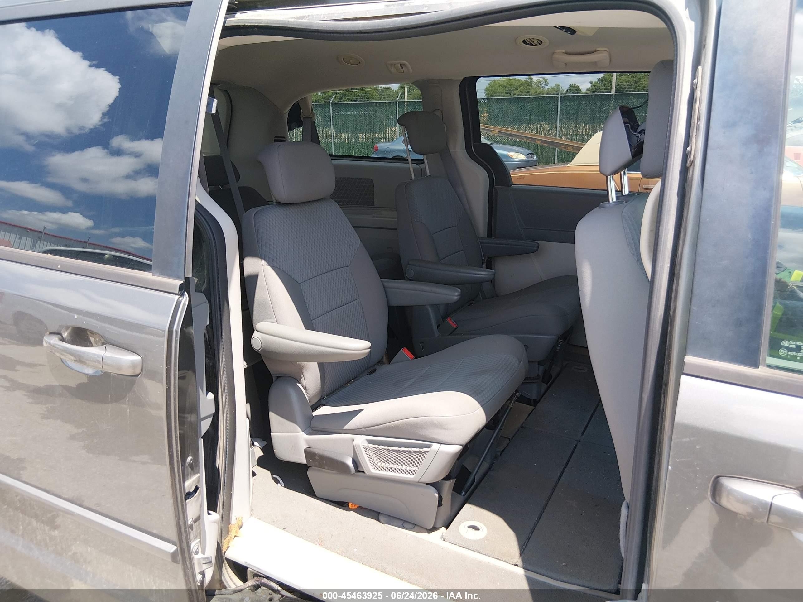 2010 Dodge Grand Caravan Se Gray vin: 2D4RN4DE4AR363062