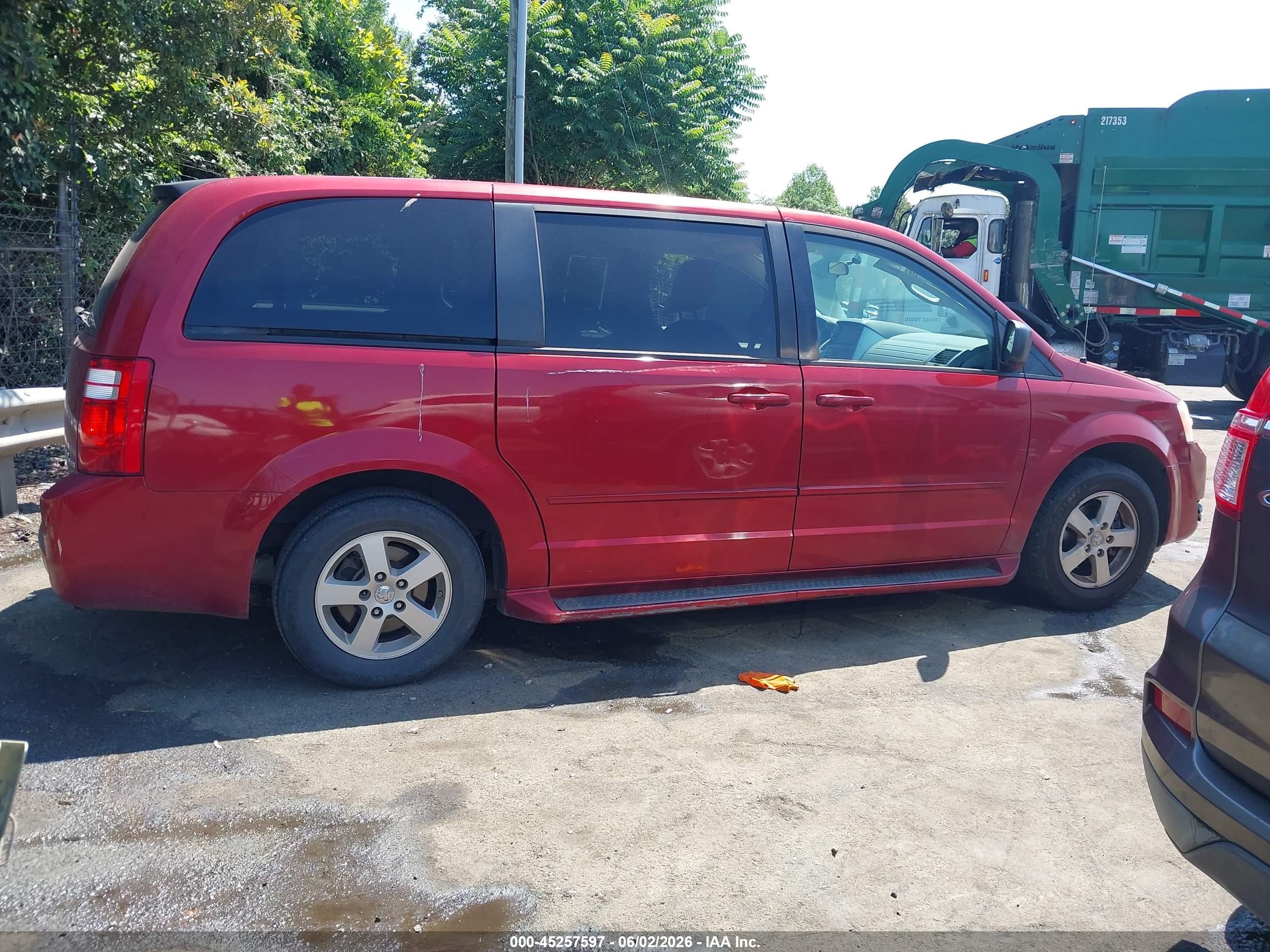 2010 Dodge Grand Caravan Se Red vin: 2D4RN4DE5AR147446
