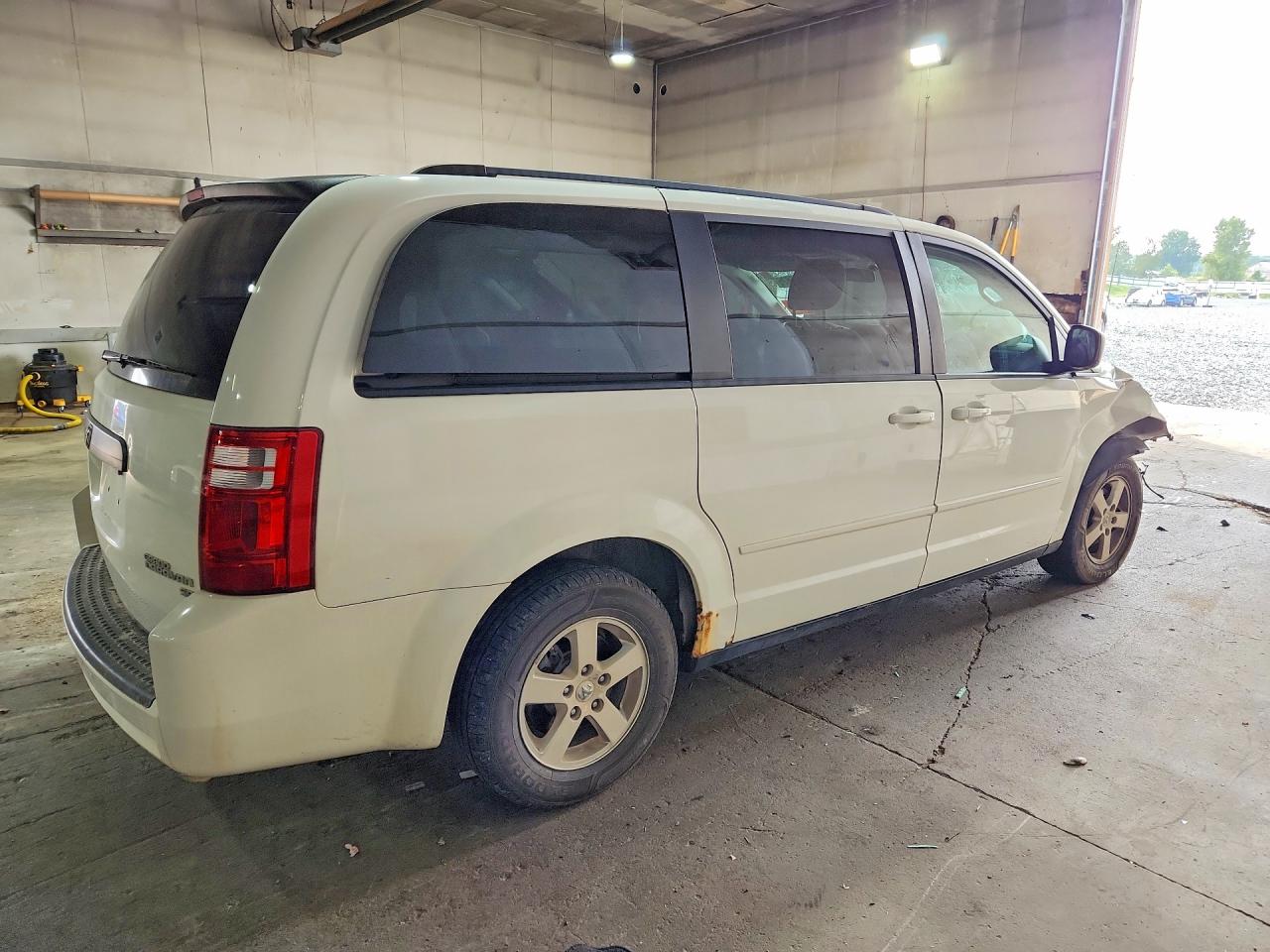 2010 Dodge Grand Caravan Se White vin: 2D4RN4DE5AR265044