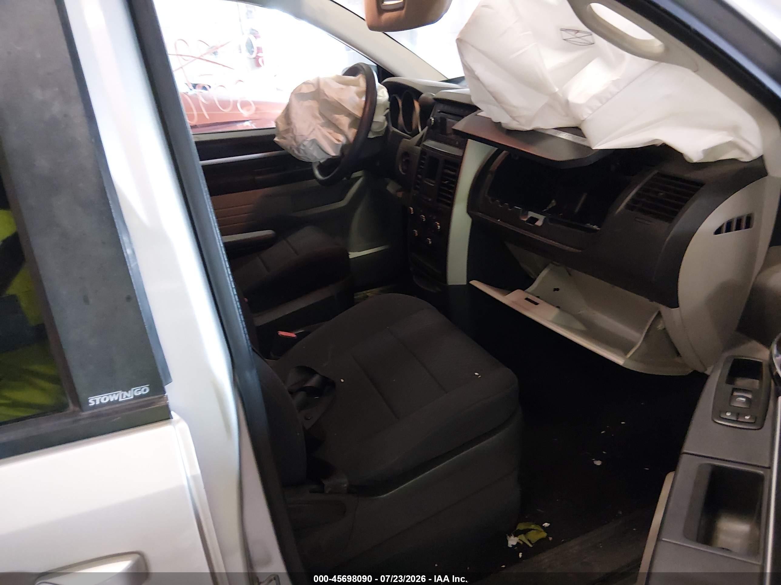 2010 Dodge Grand Caravan Se Silver vin: 2D4RN4DE5AR277923