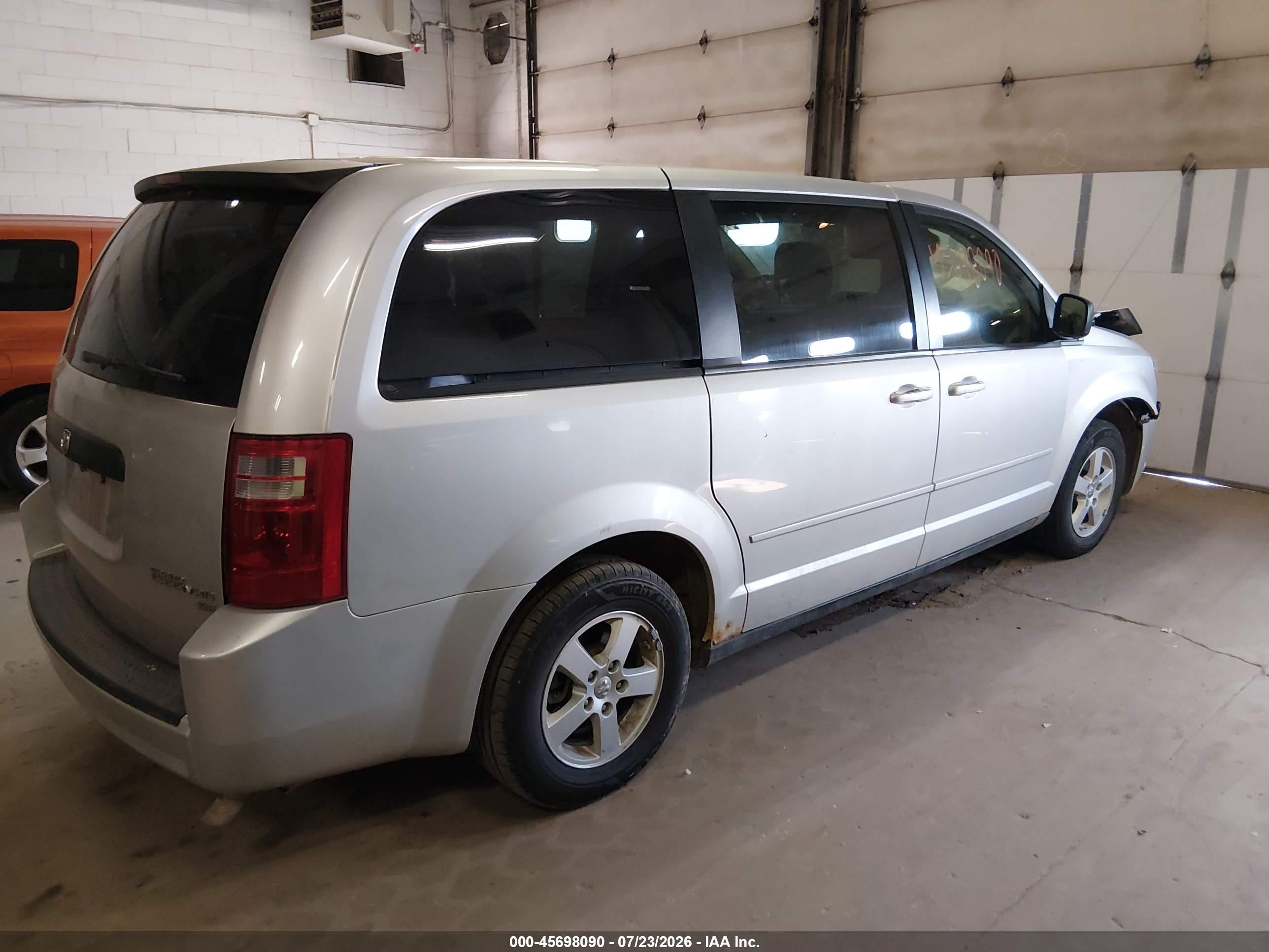2010 Dodge Grand Caravan Se Silver vin: 2D4RN4DE5AR277923