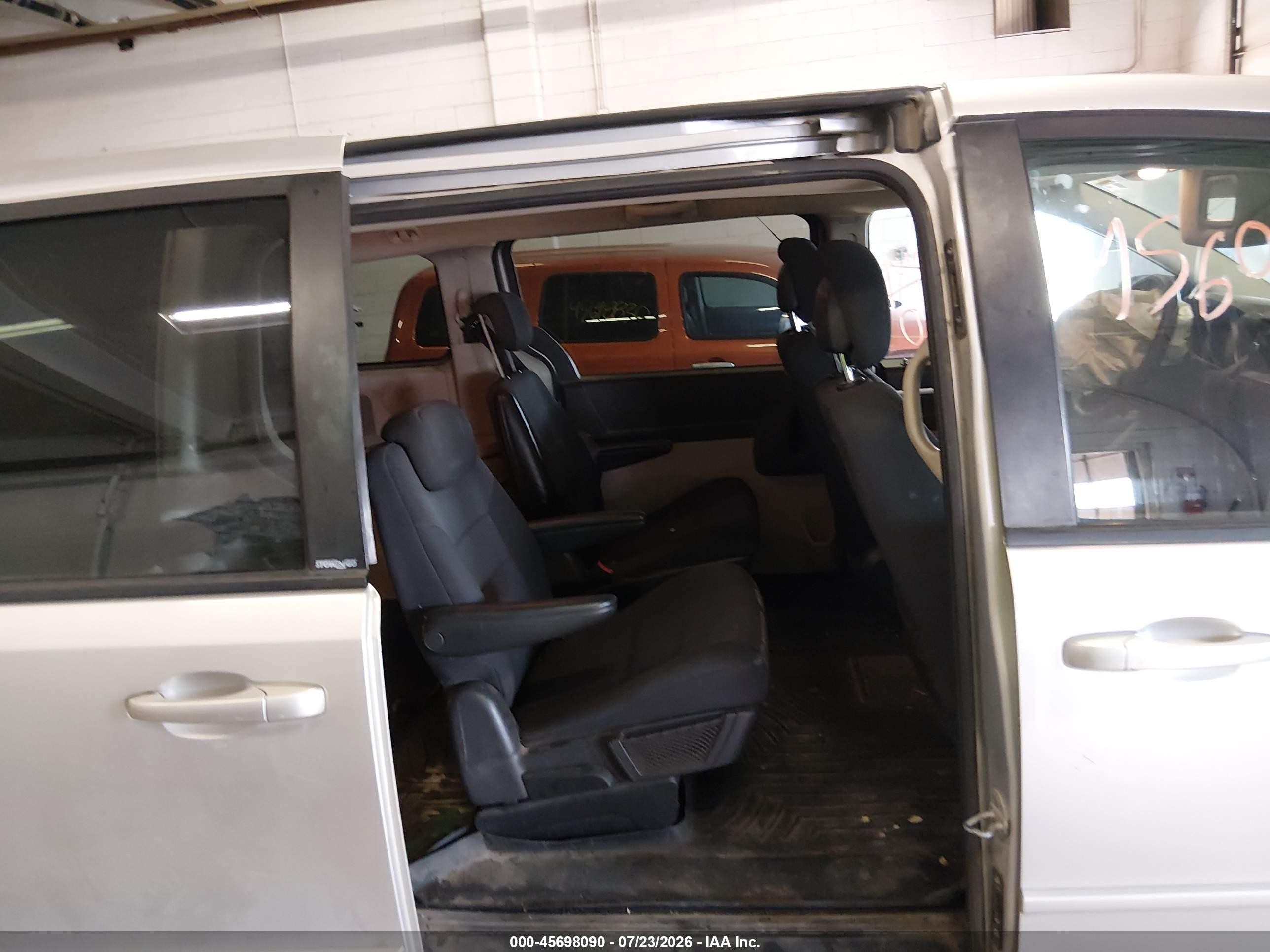 2010 Dodge Grand Caravan Se Silver vin: 2D4RN4DE5AR277923