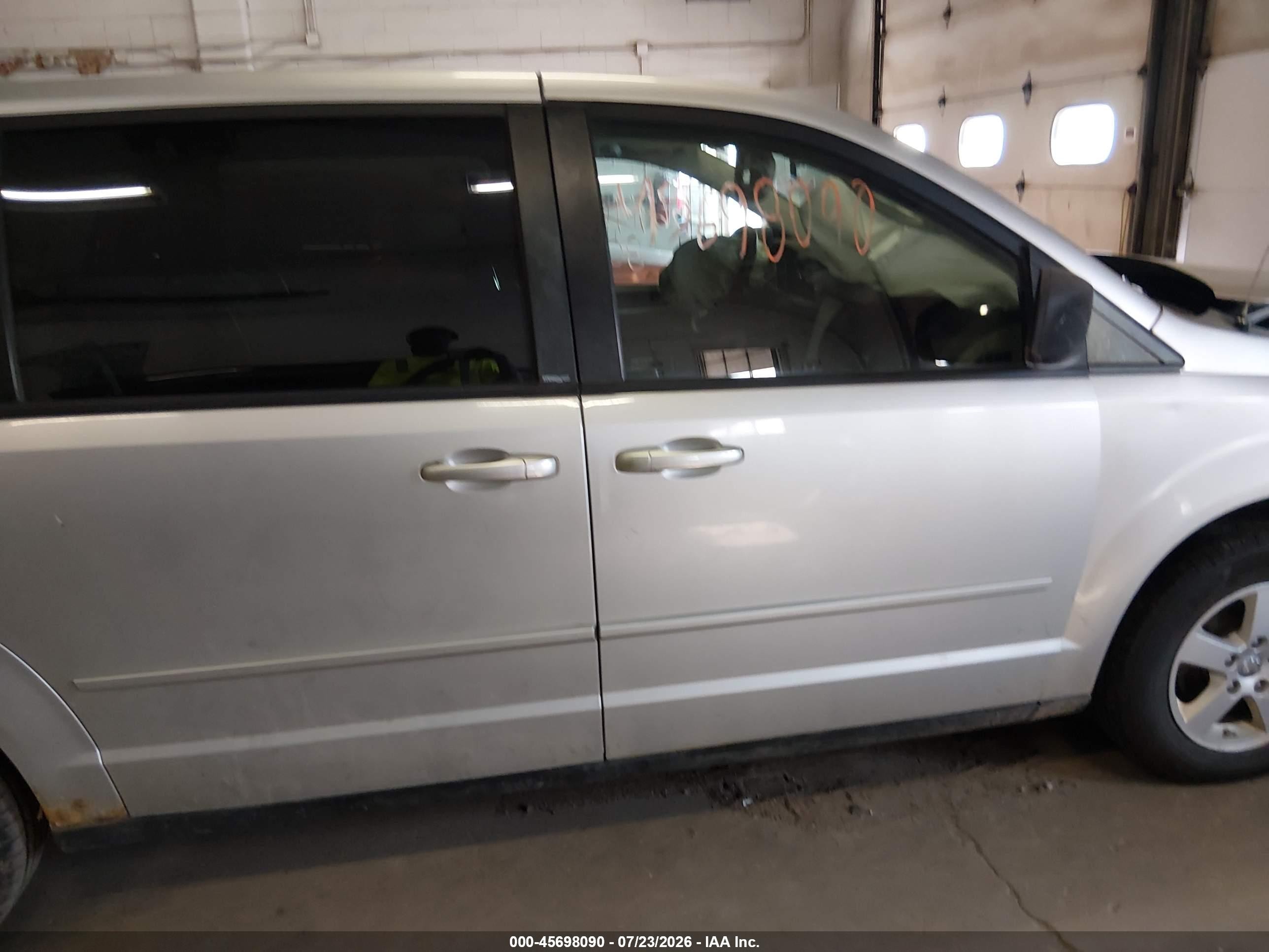 2010 Dodge Grand Caravan Se Silver vin: 2D4RN4DE5AR277923