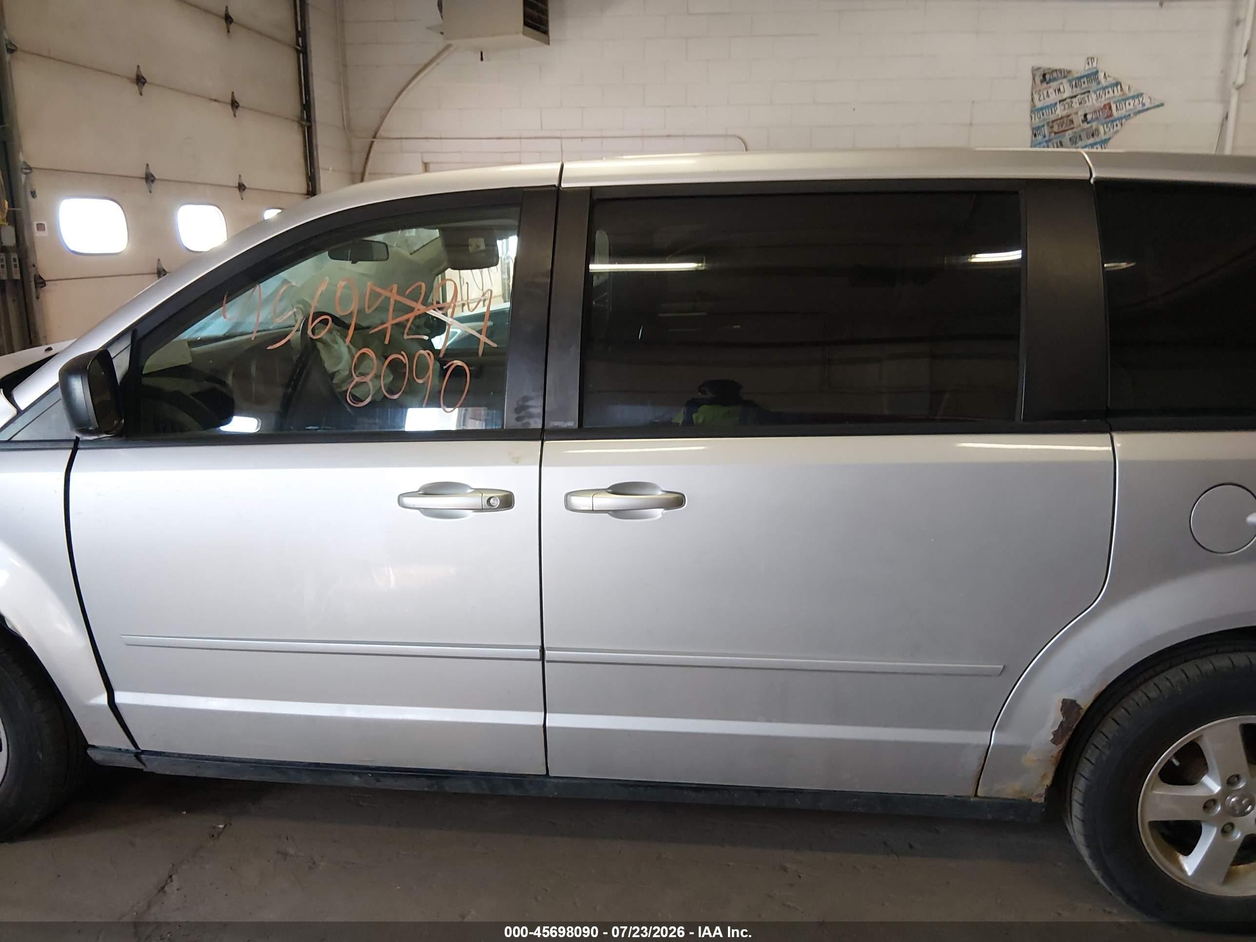 2010 Dodge Grand Caravan Se Silver vin: 2D4RN4DE5AR277923