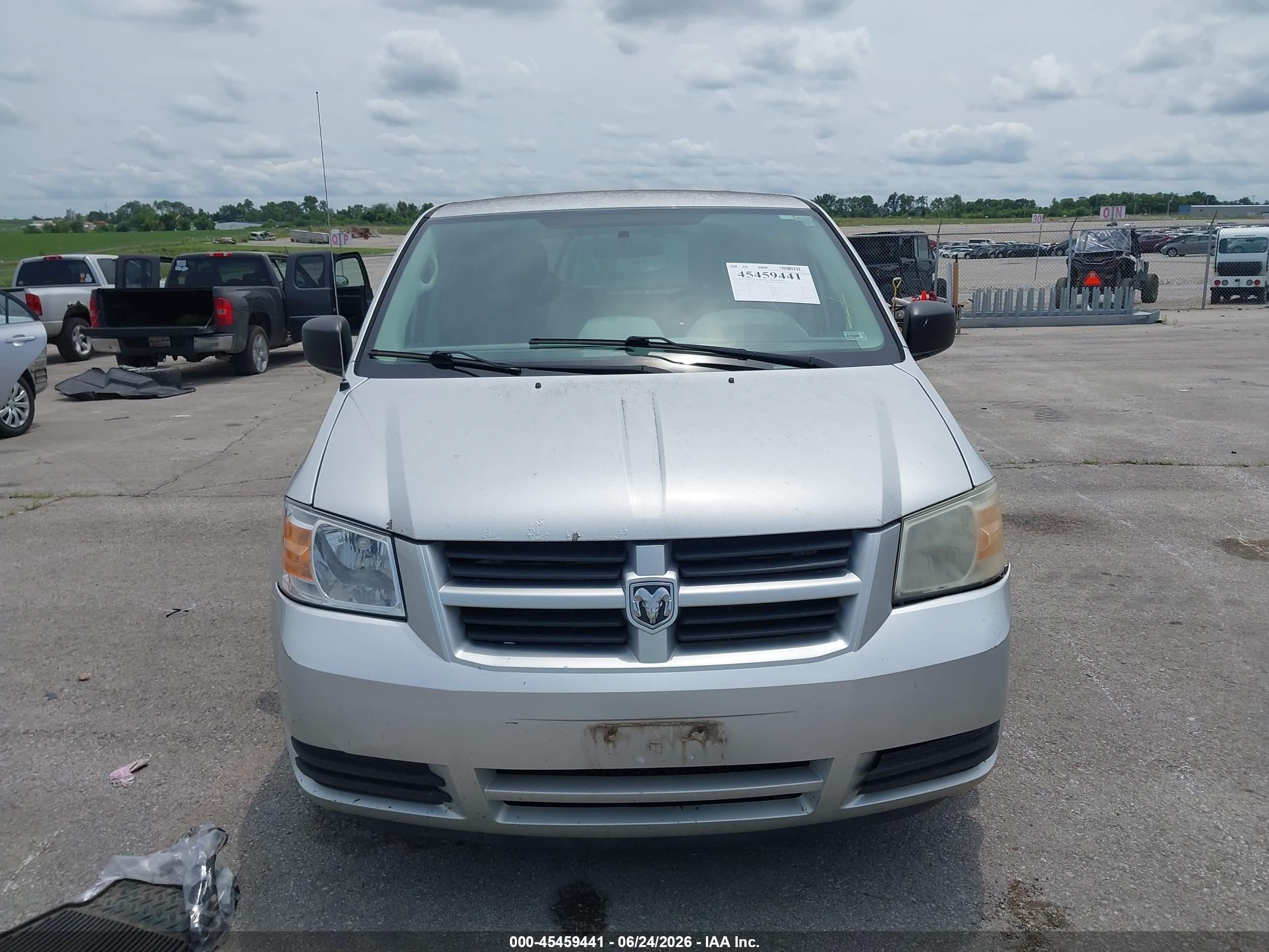 2010 Dodge Grand Caravan Se Silver vin: 2D4RN4DE6AR145799