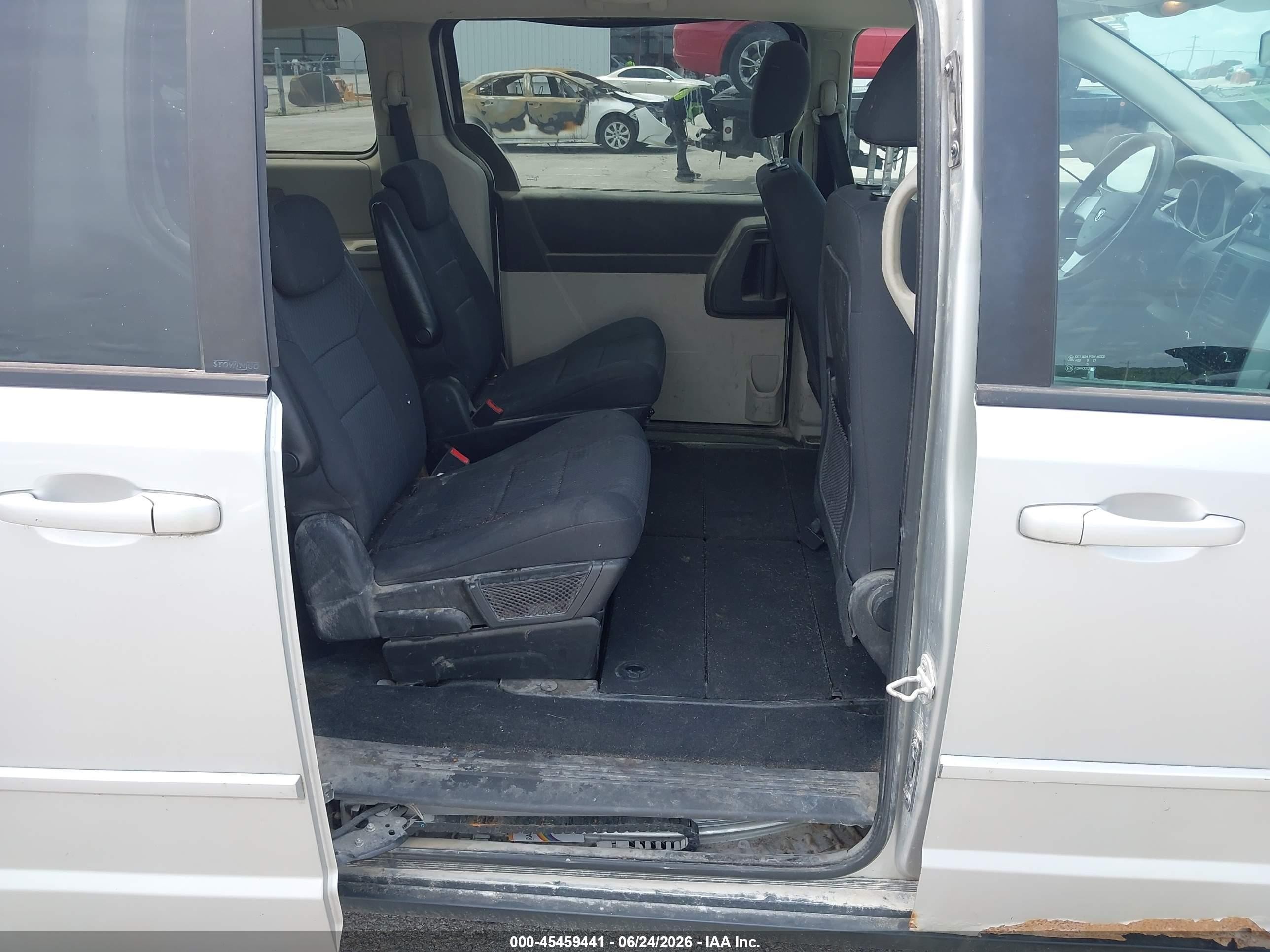 2010 Dodge Grand Caravan Se Silver vin: 2D4RN4DE6AR145799