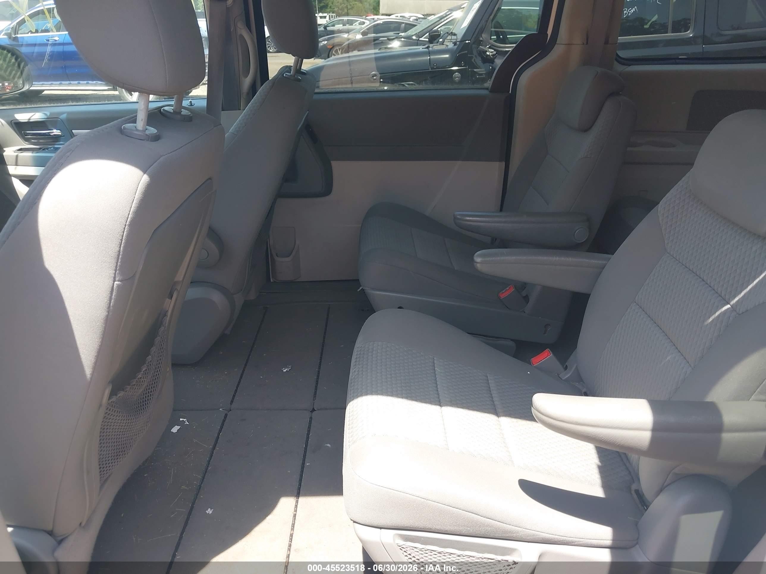 2010 Dodge Grand Caravan Se White vin: 2D4RN4DE6AR171237