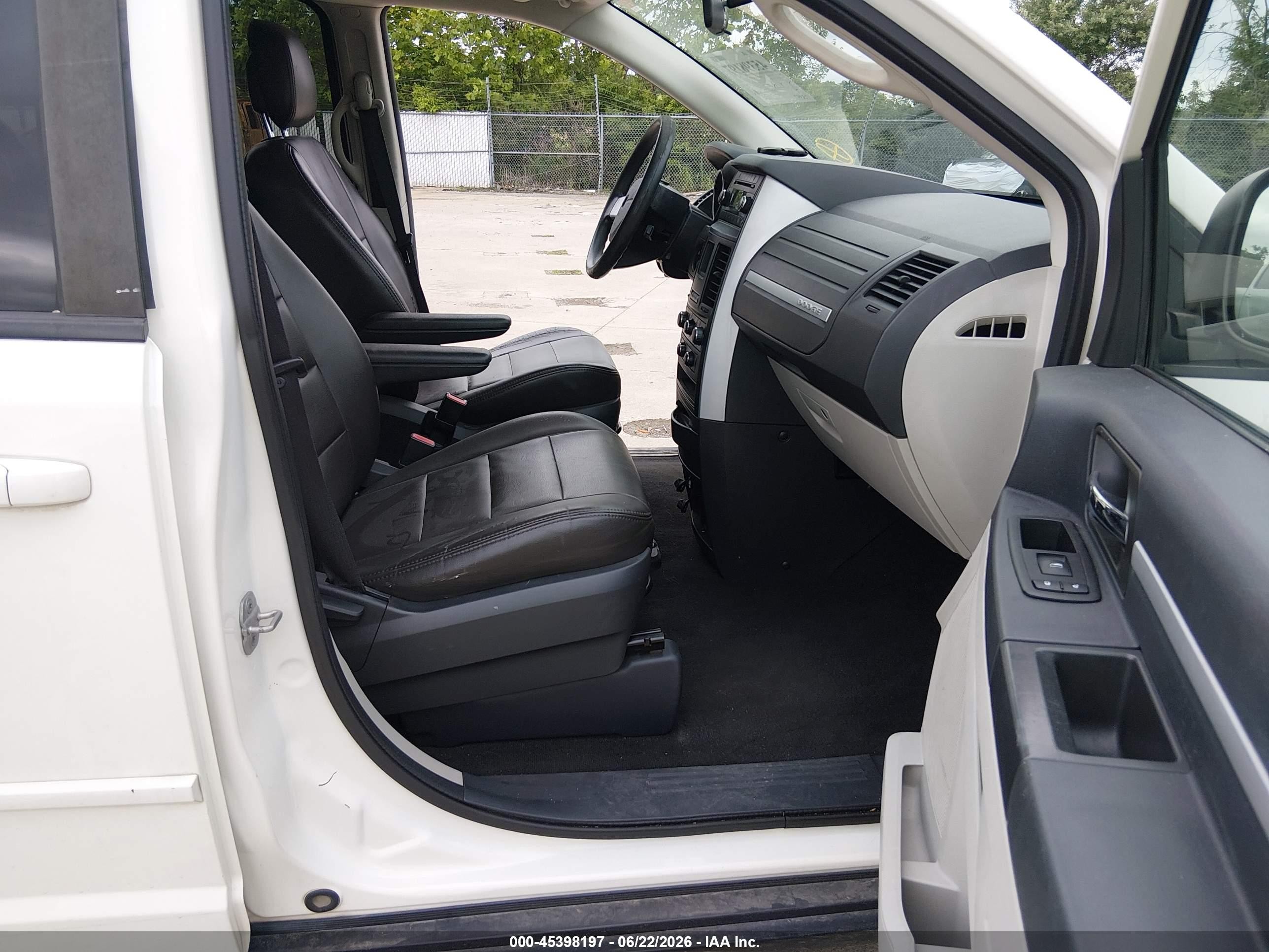 2010 Dodge Grand Caravan Se White vin: 2D4RN4DE7AR372788