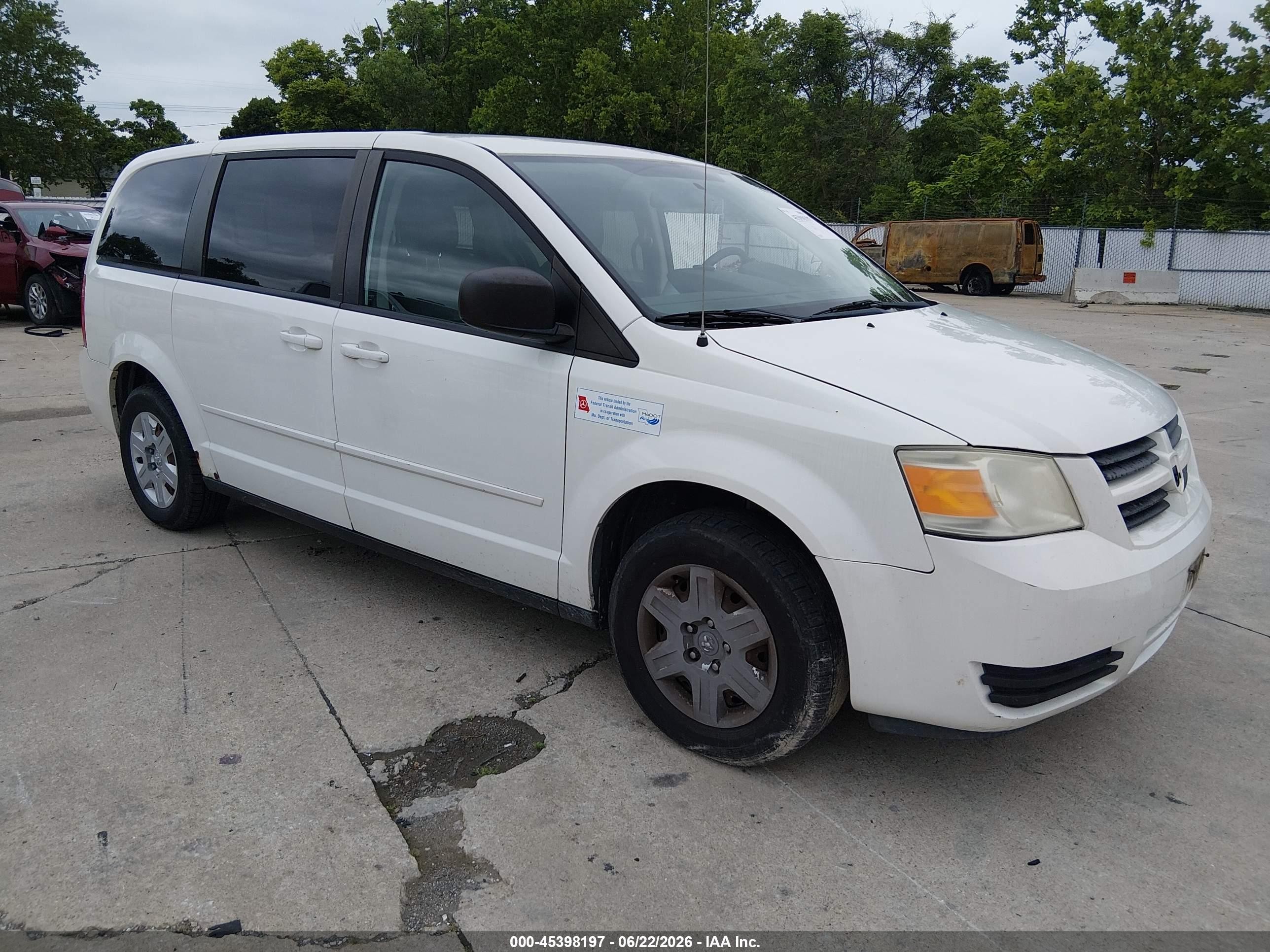 2010 Dodge Grand Caravan Se White vin: 2D4RN4DE7AR372788