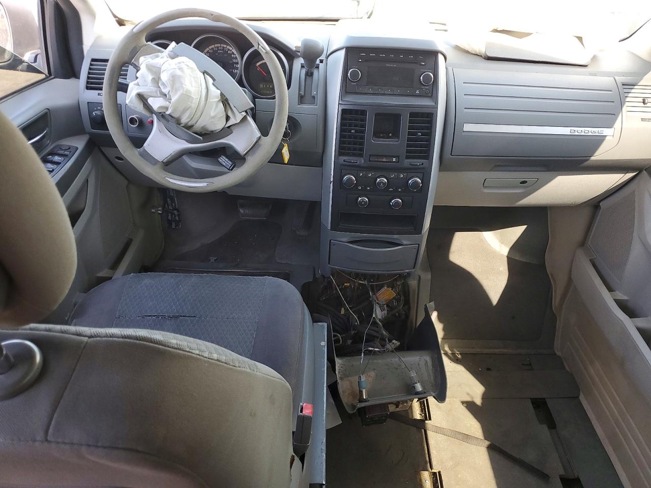 2010 Dodge Grand Caravan Se White vin: 2D4RN4DE8AR282548