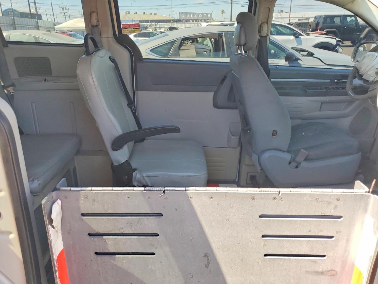 2010 Dodge Grand Caravan Se White vin: 2D4RN4DE8AR282548