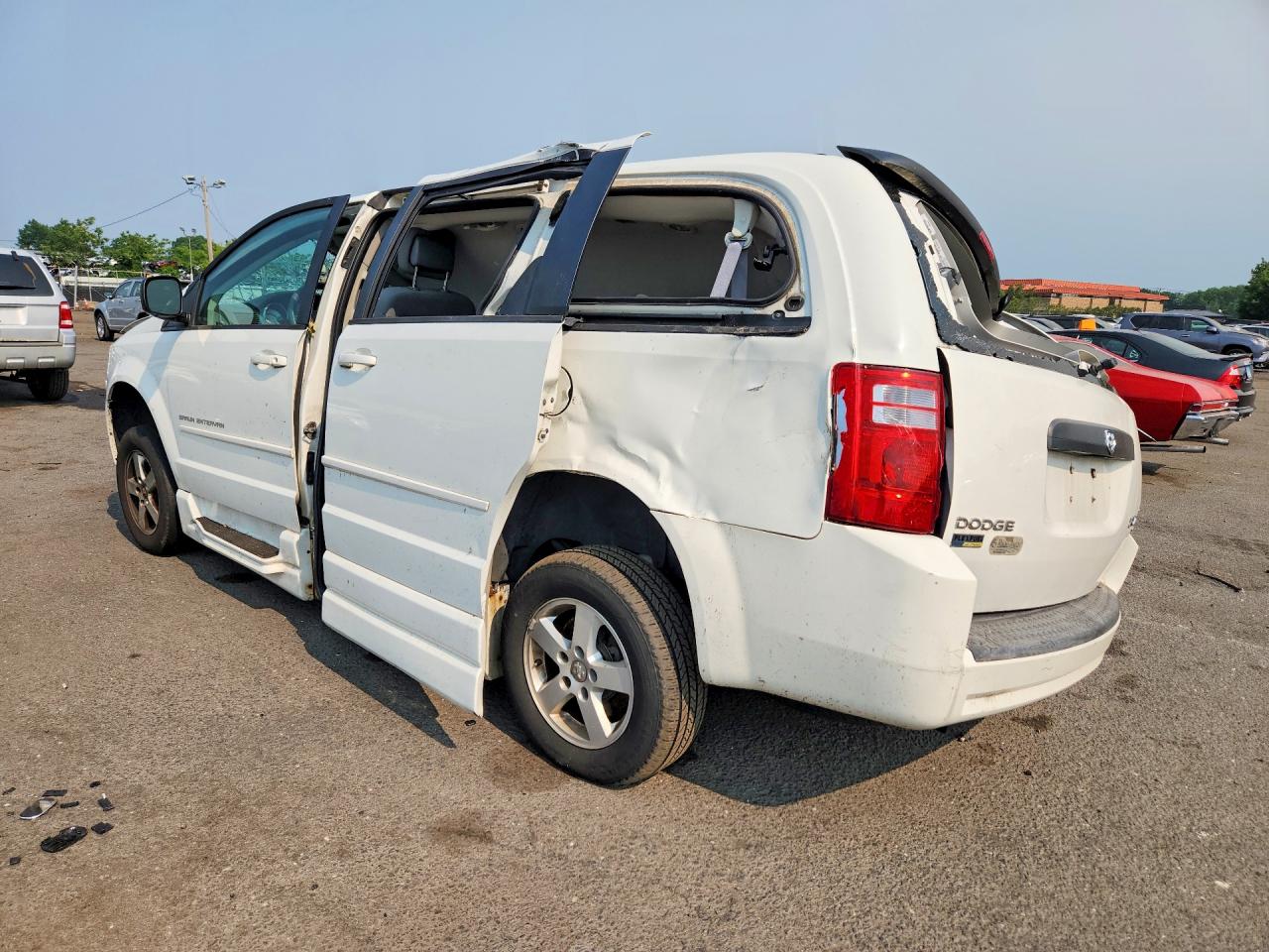 2010 Dodge Grand Caravan Se White vin: 2D4RN4DE8AR296966