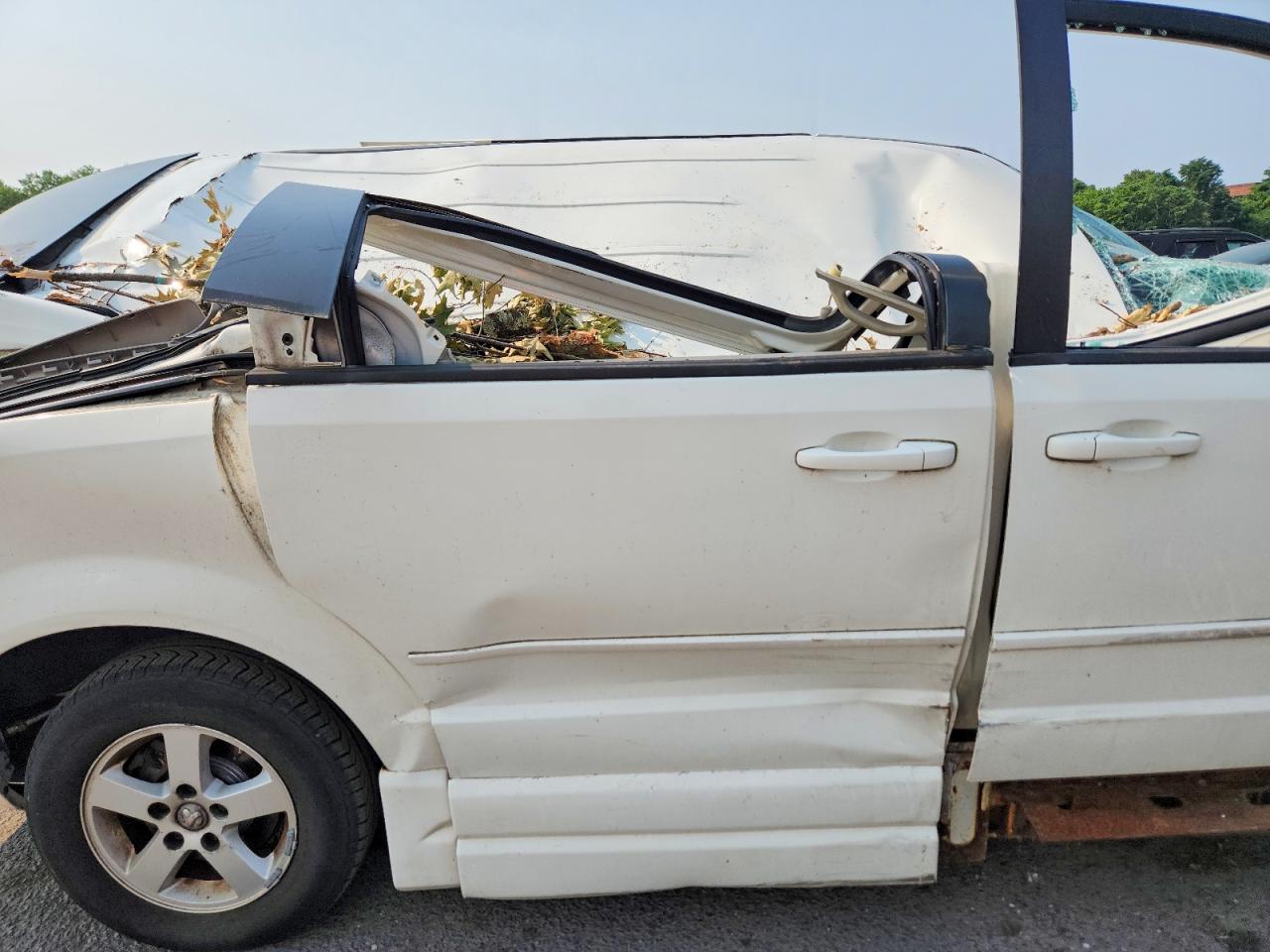 2010 Dodge Grand Caravan Se White vin: 2D4RN4DE8AR296966